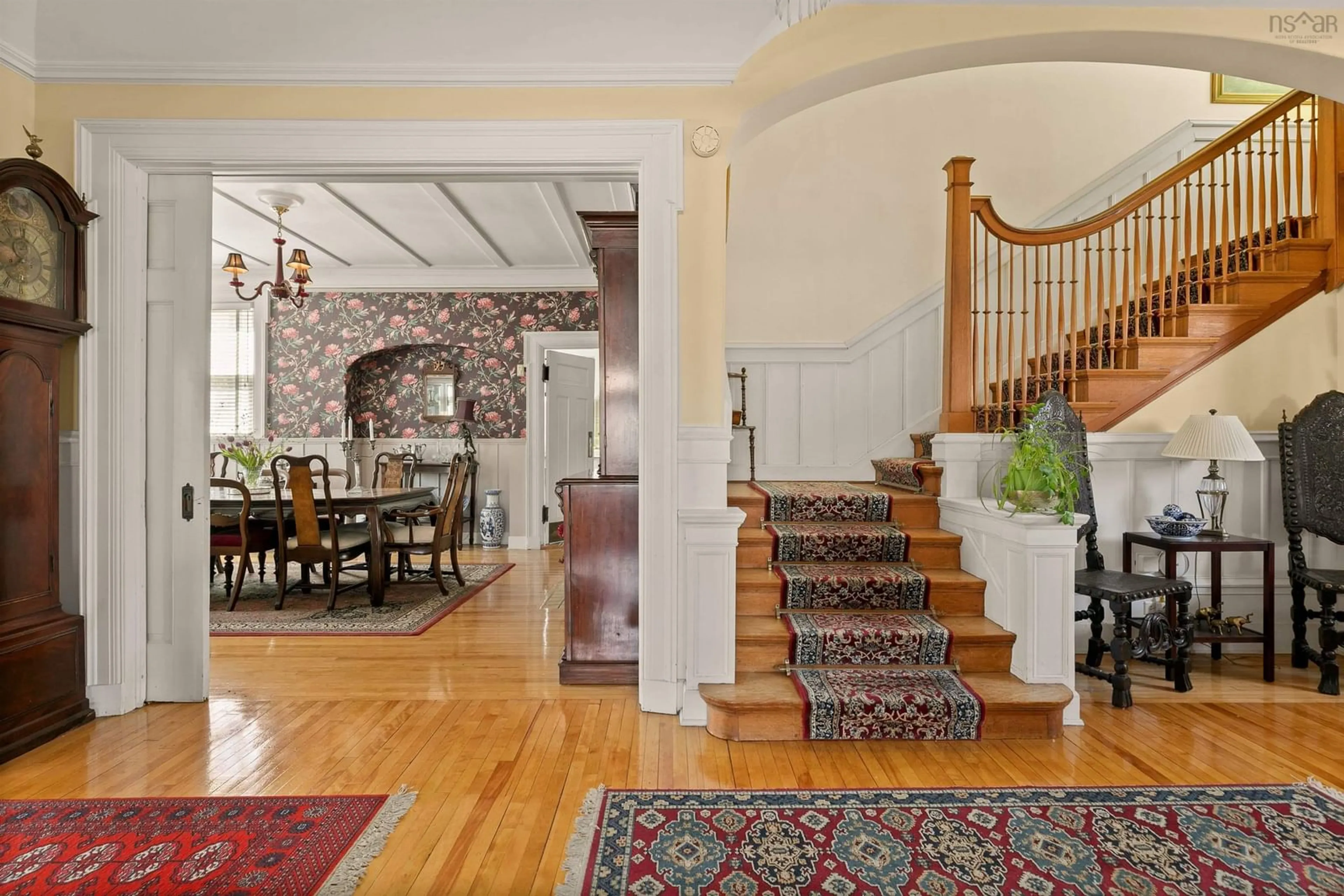 Indoor foyer for 870 Young Ave, Halifax Nova Scotia B3H 2V7