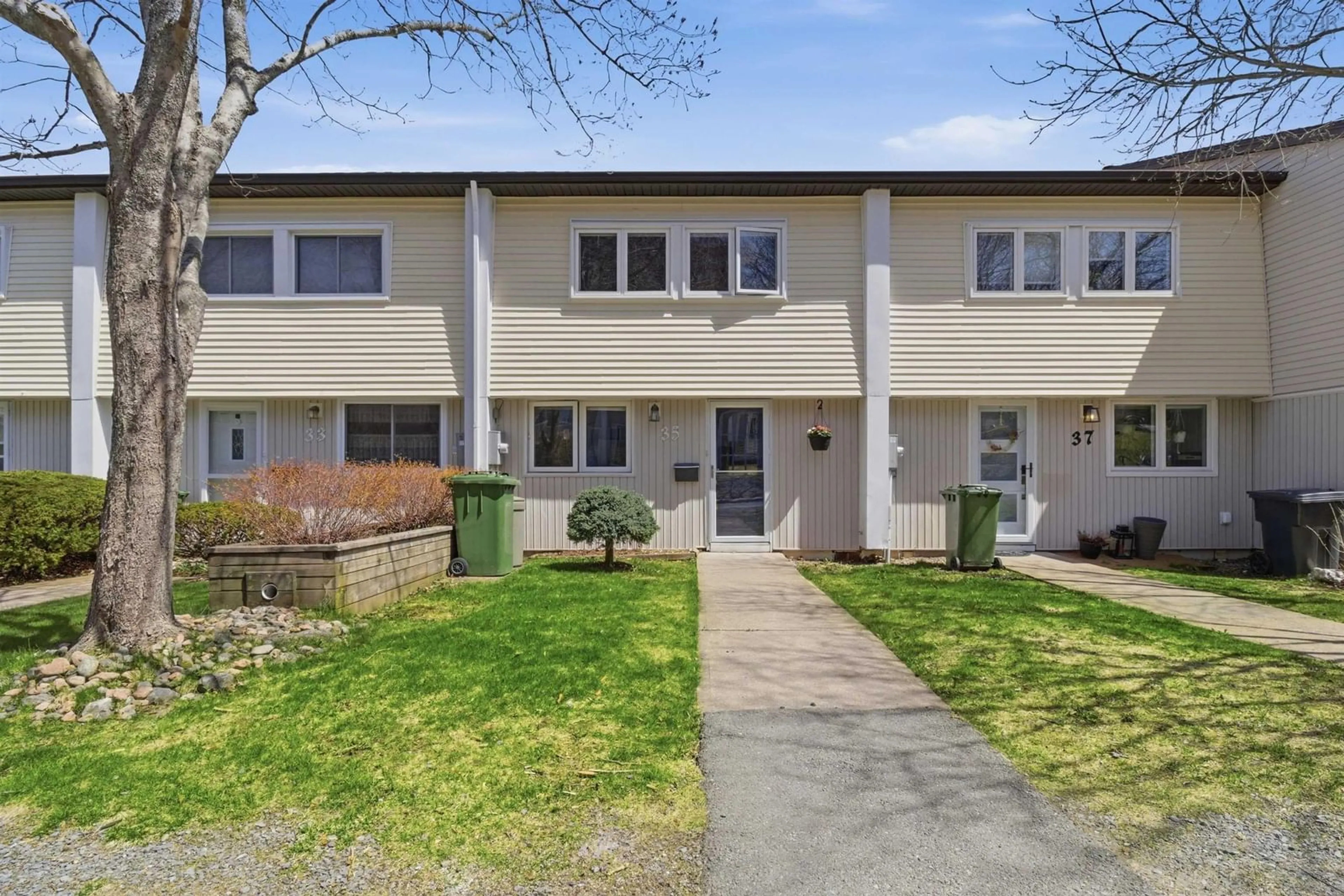 A pic from outside/outdoor area/front of a property/back of a property/a pic from drone, street for 35 Limerick Rd, Halifax Nova Scotia B3P 2E1