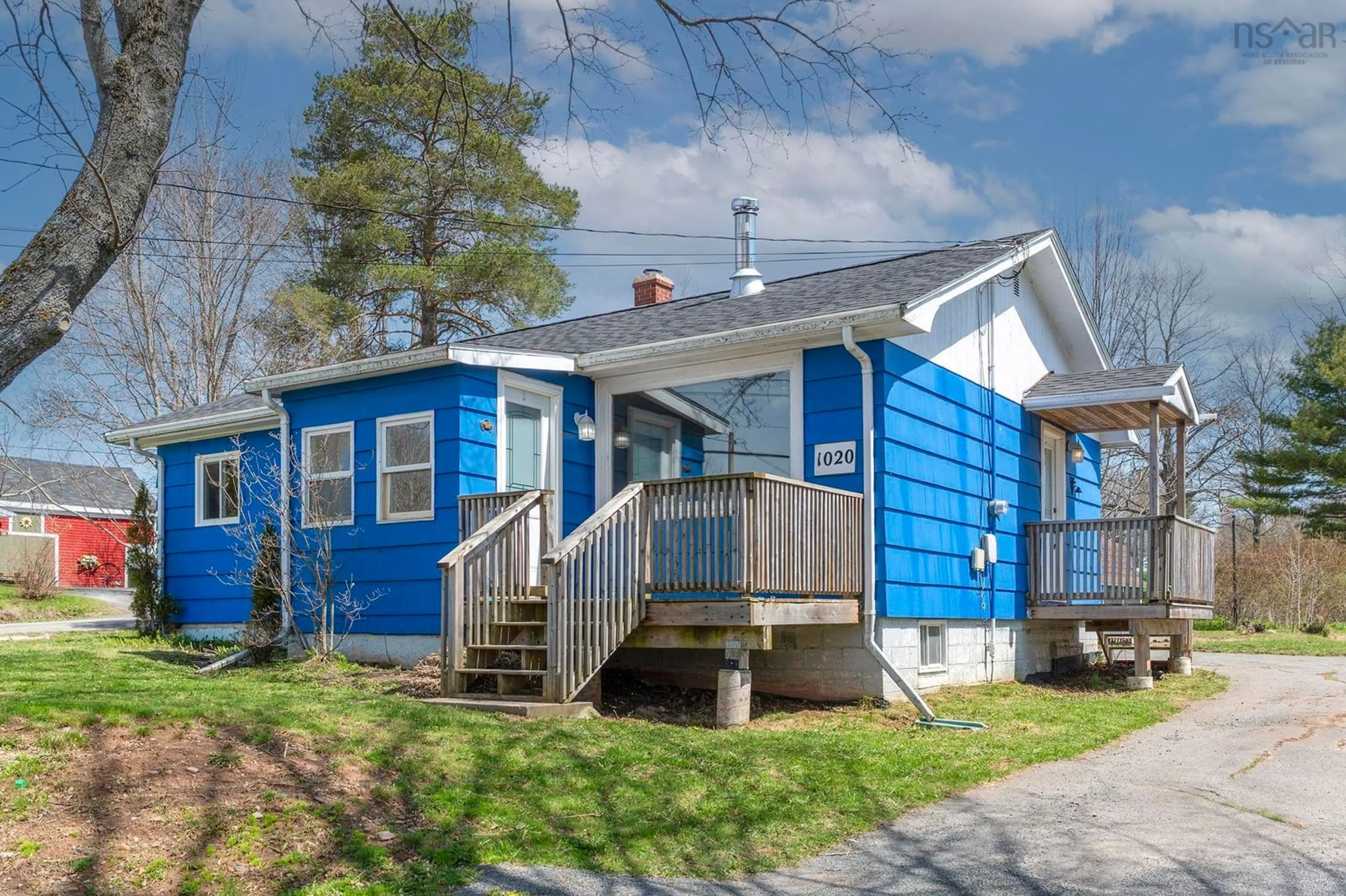 Home with vinyl exterior material, street for 1020 Chapel Rd, Canning Nova Scotia B0P 1H0