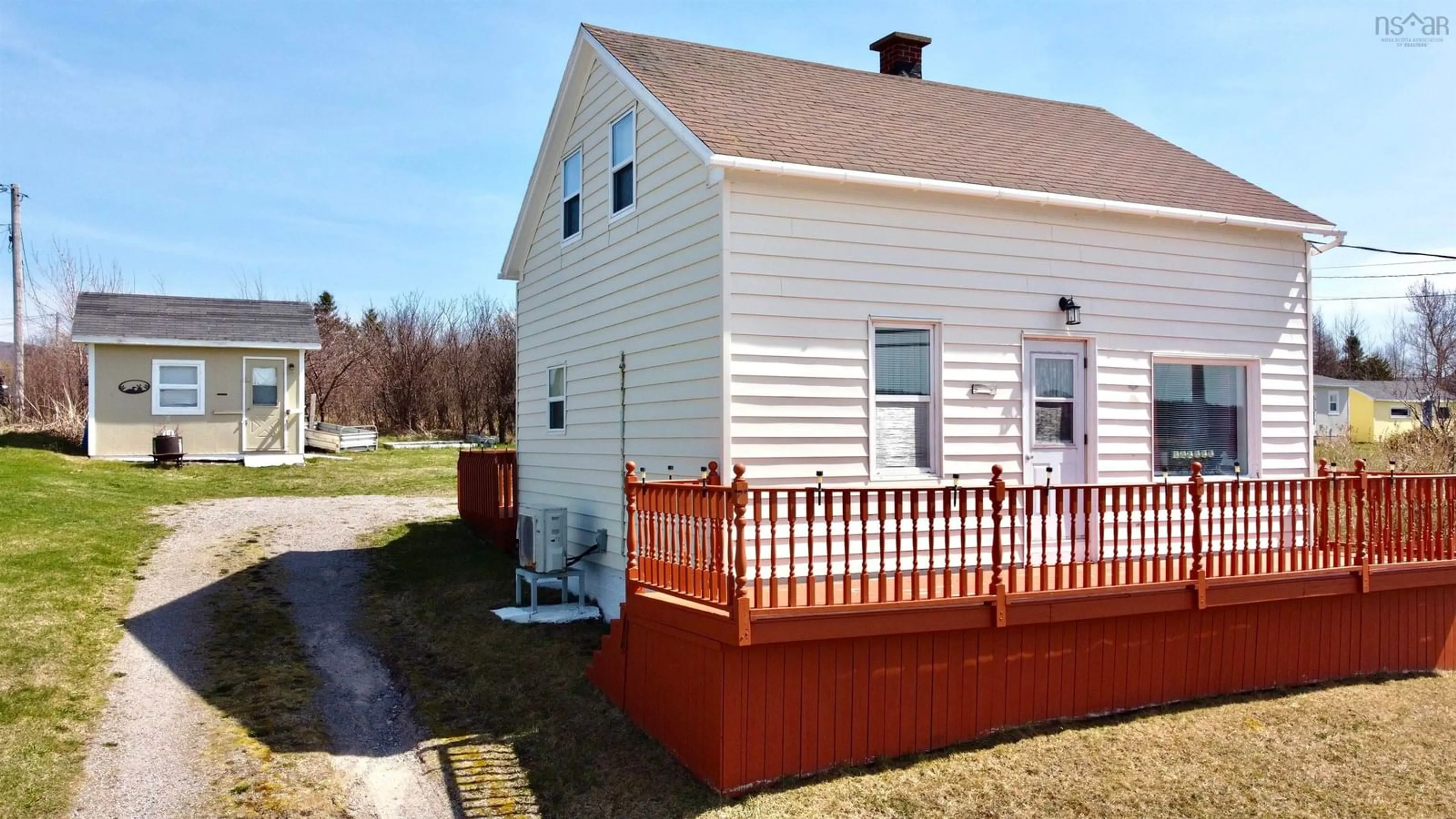 Home with vinyl exterior material, unknown for 15014 Cabot Trail, Chéticamp Nova Scotia B0E 1H0