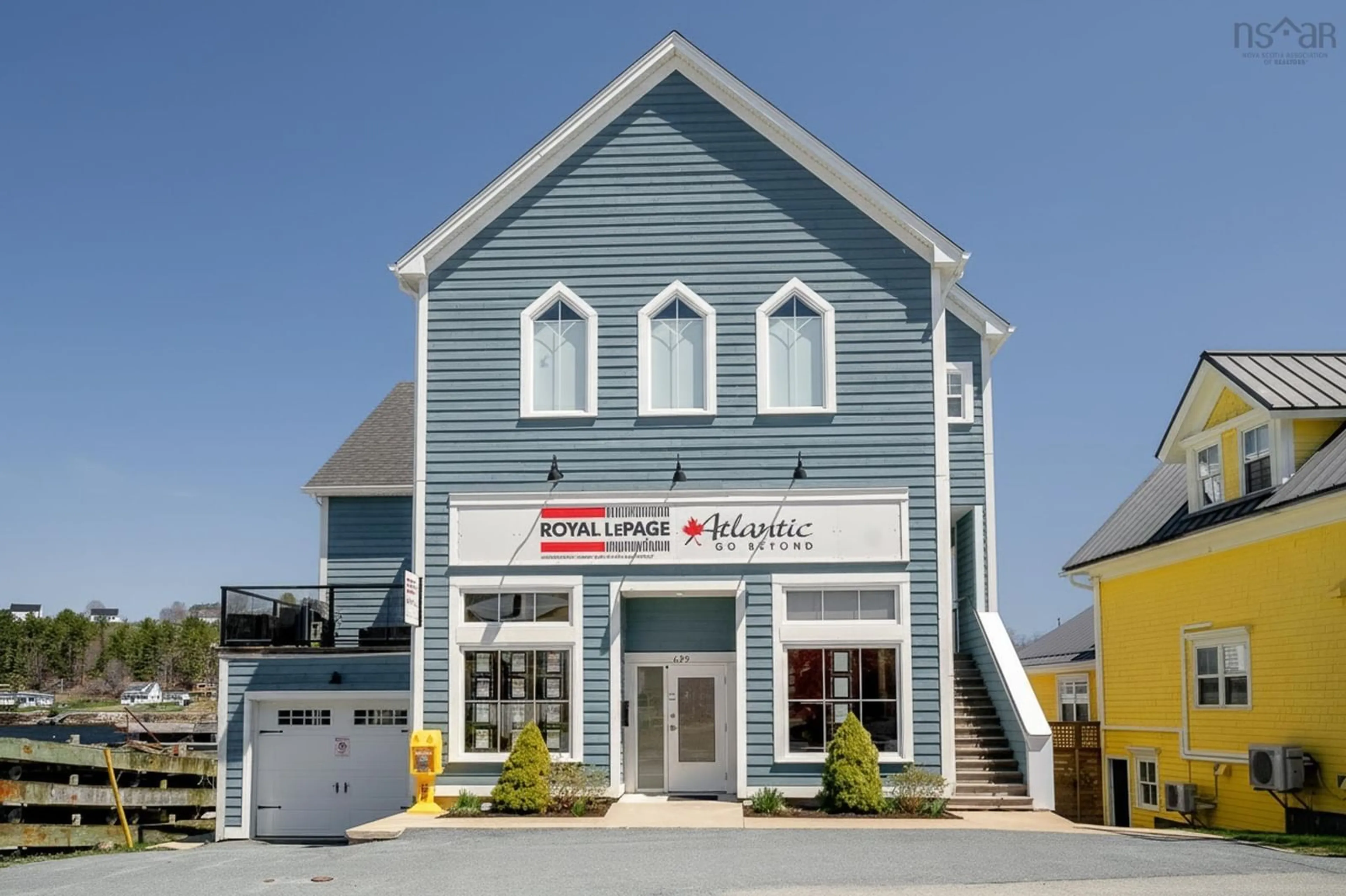 Home with vinyl exterior material, building for 629 Main St #5, Mahone Bay Nova Scotia B0J 2E0