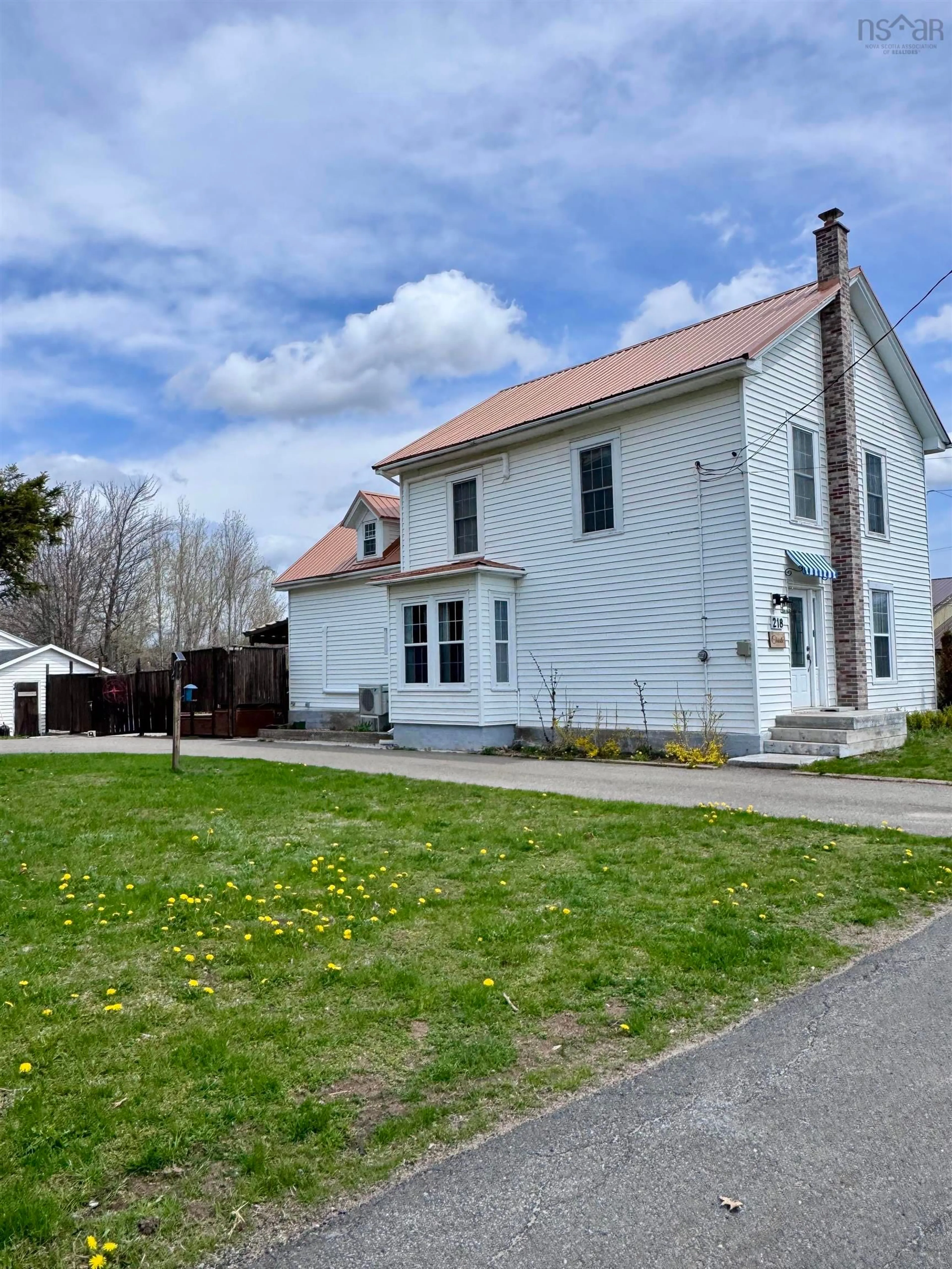 A pic from outside/outdoor area/front of a property/back of a property/a pic from drone, street for 218 Main St, Berwick Nova Scotia B0P 1E0