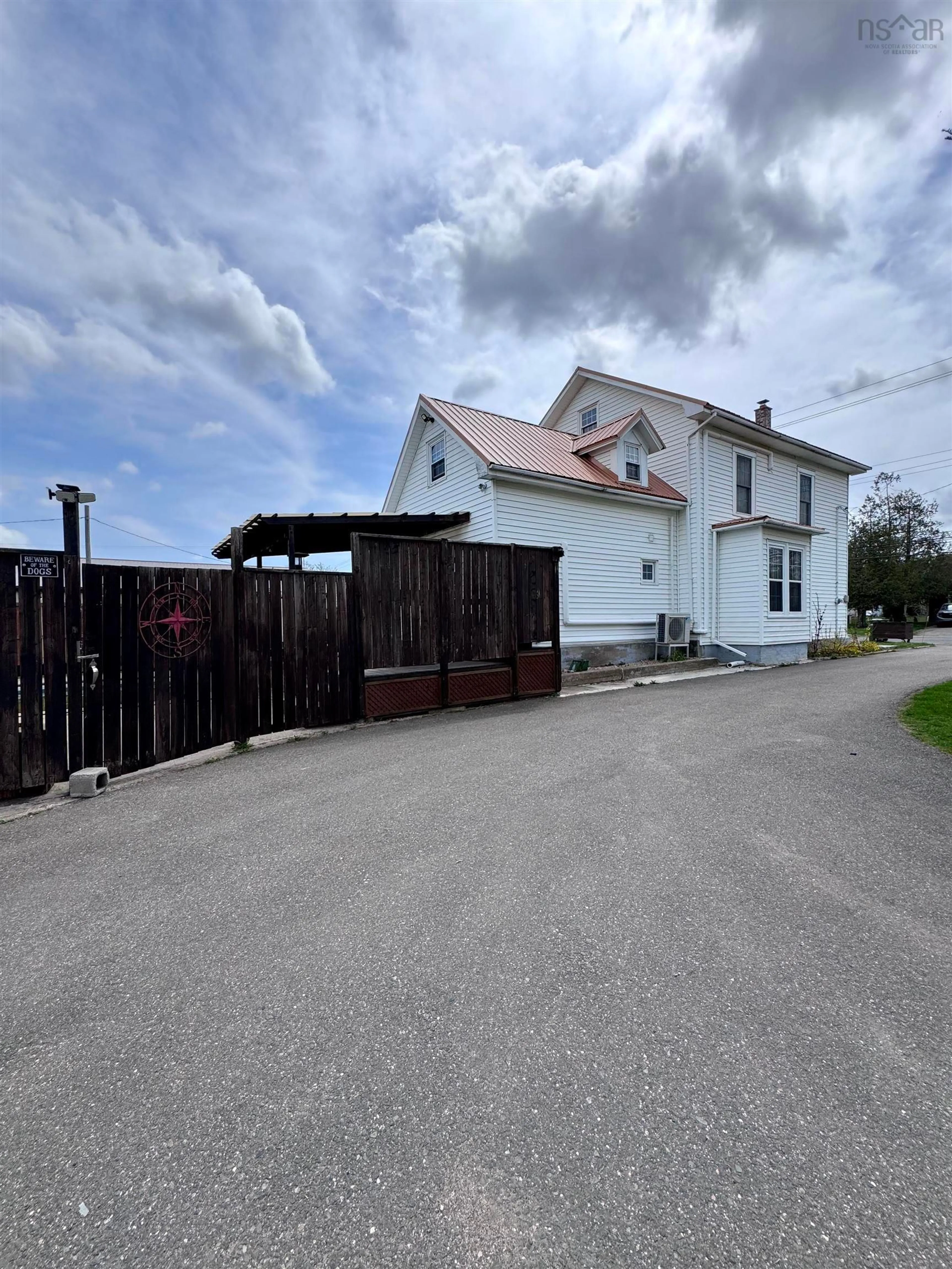 A pic from outside/outdoor area/front of a property/back of a property/a pic from drone, street for 218 Main St, Berwick Nova Scotia B0P 1E0
