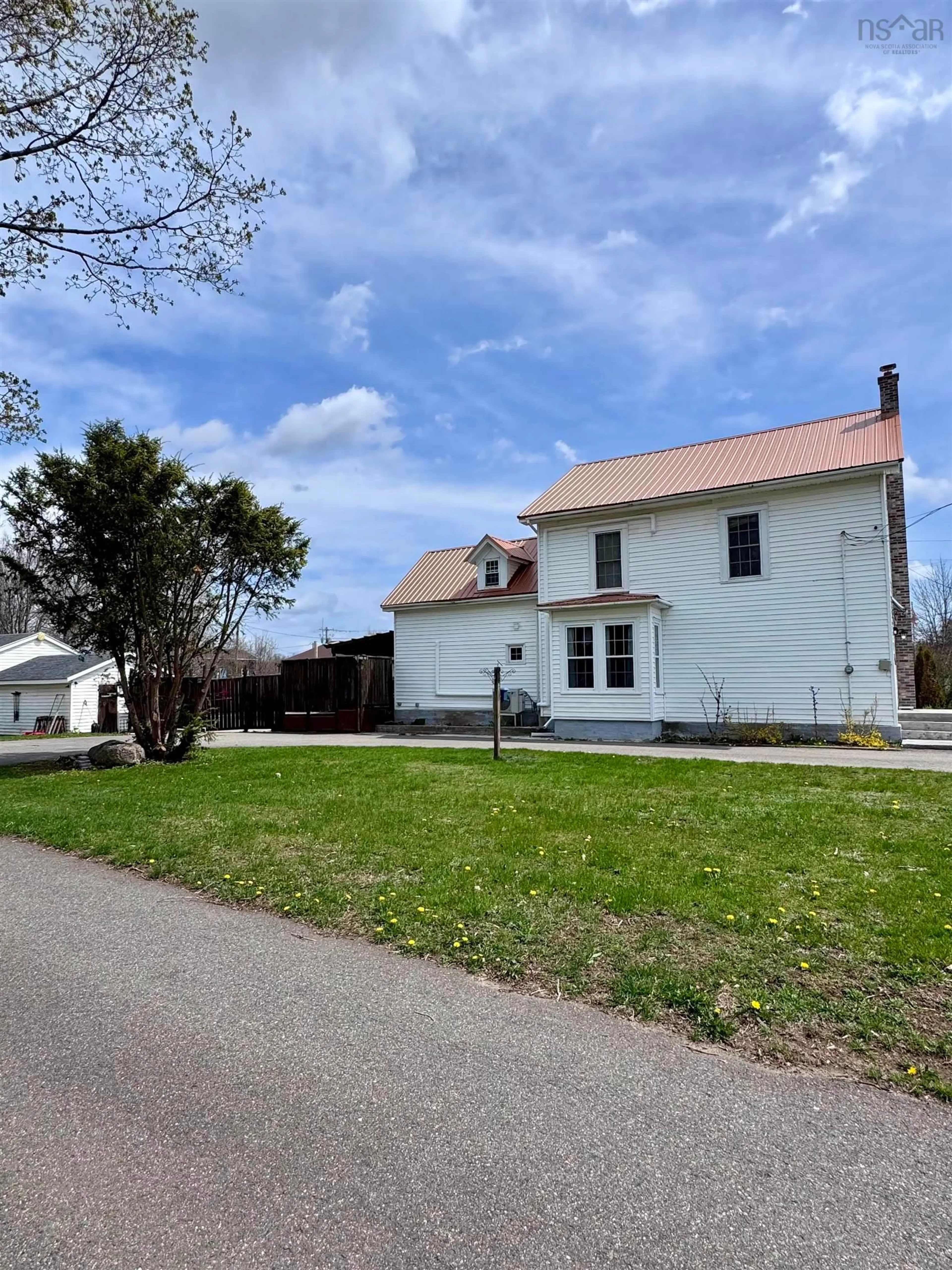 A pic from outside/outdoor area/front of a property/back of a property/a pic from drone, street for 218 Main St, Berwick Nova Scotia B0P 1E0