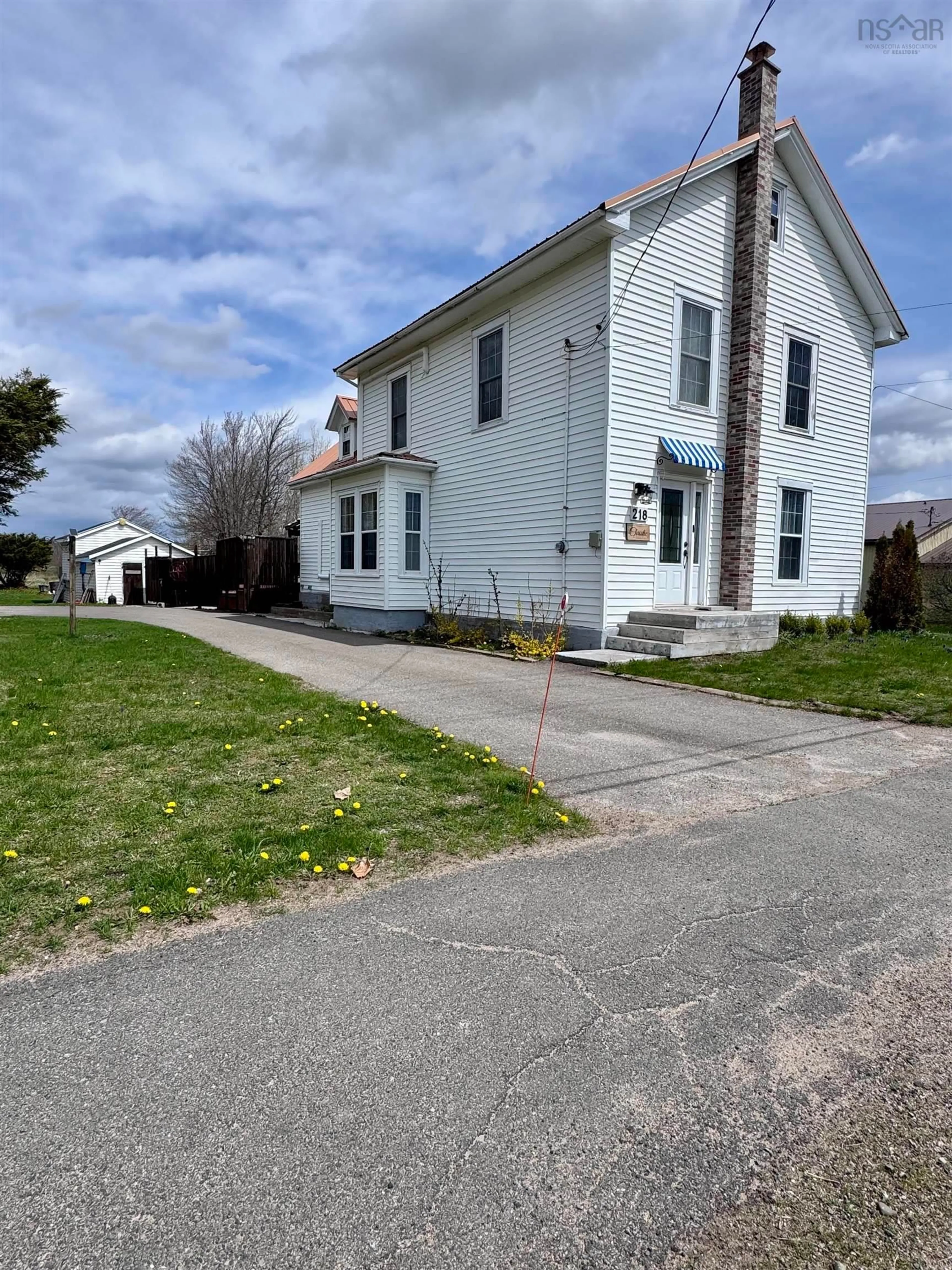A pic from outside/outdoor area/front of a property/back of a property/a pic from drone, street for 218 Main St, Berwick Nova Scotia B0P 1E0