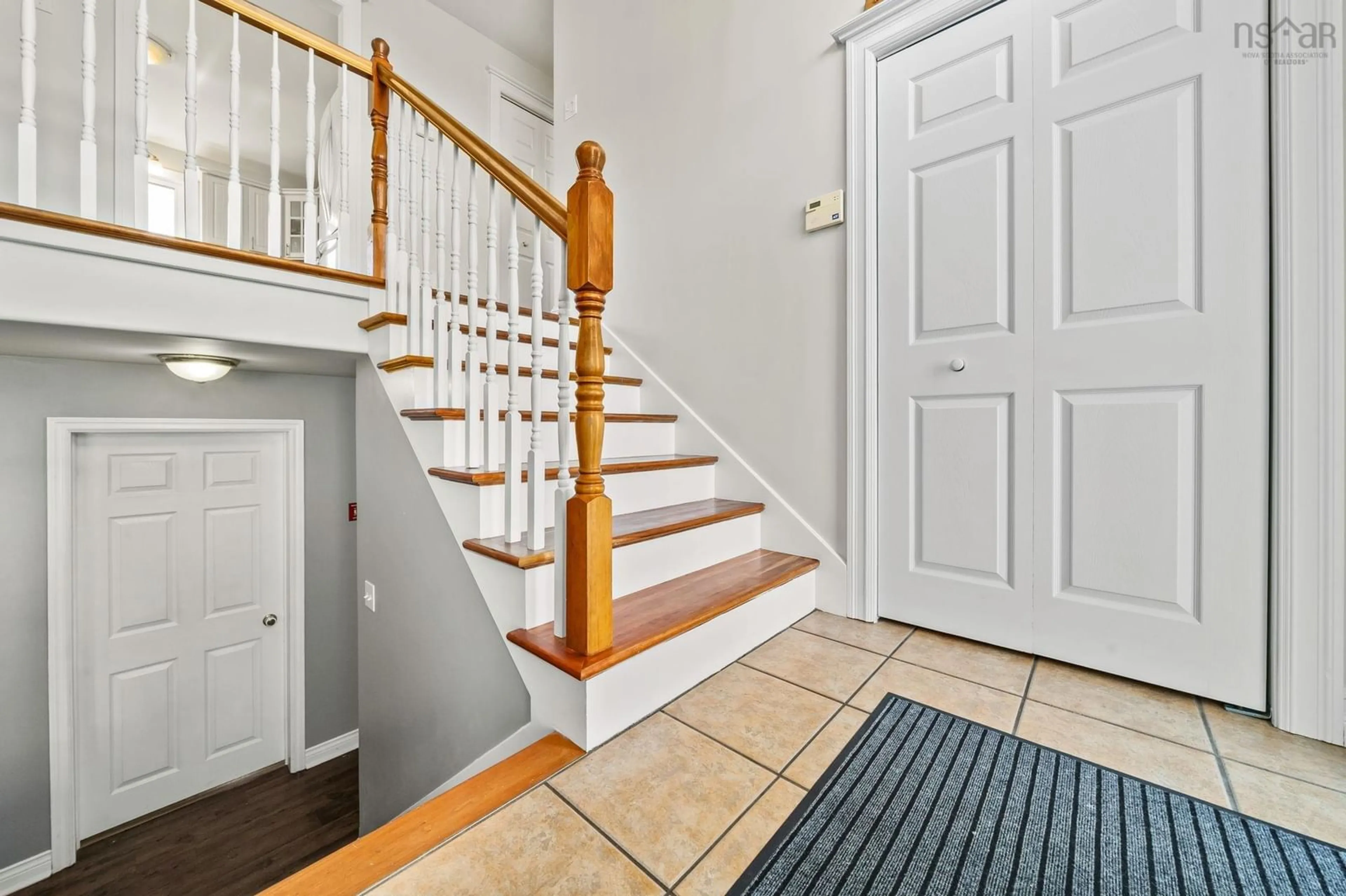 Indoor entryway for 5 Fury Dr, Dartmouth Nova Scotia B3A 4Y1