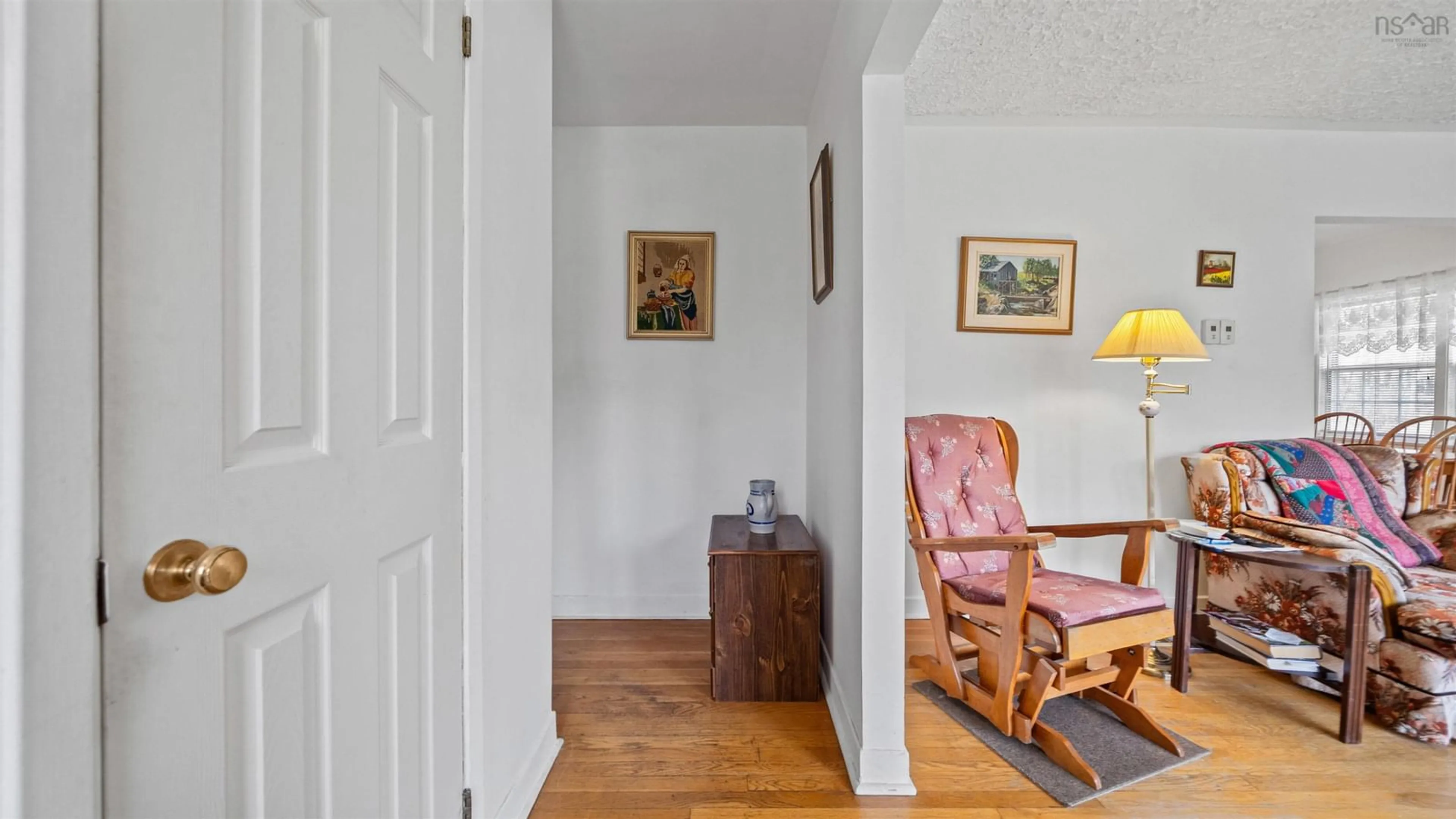 Indoor foyer for 144 Old Beaver Bank Rd, Lower Sackville Nova Scotia B4E 1J3