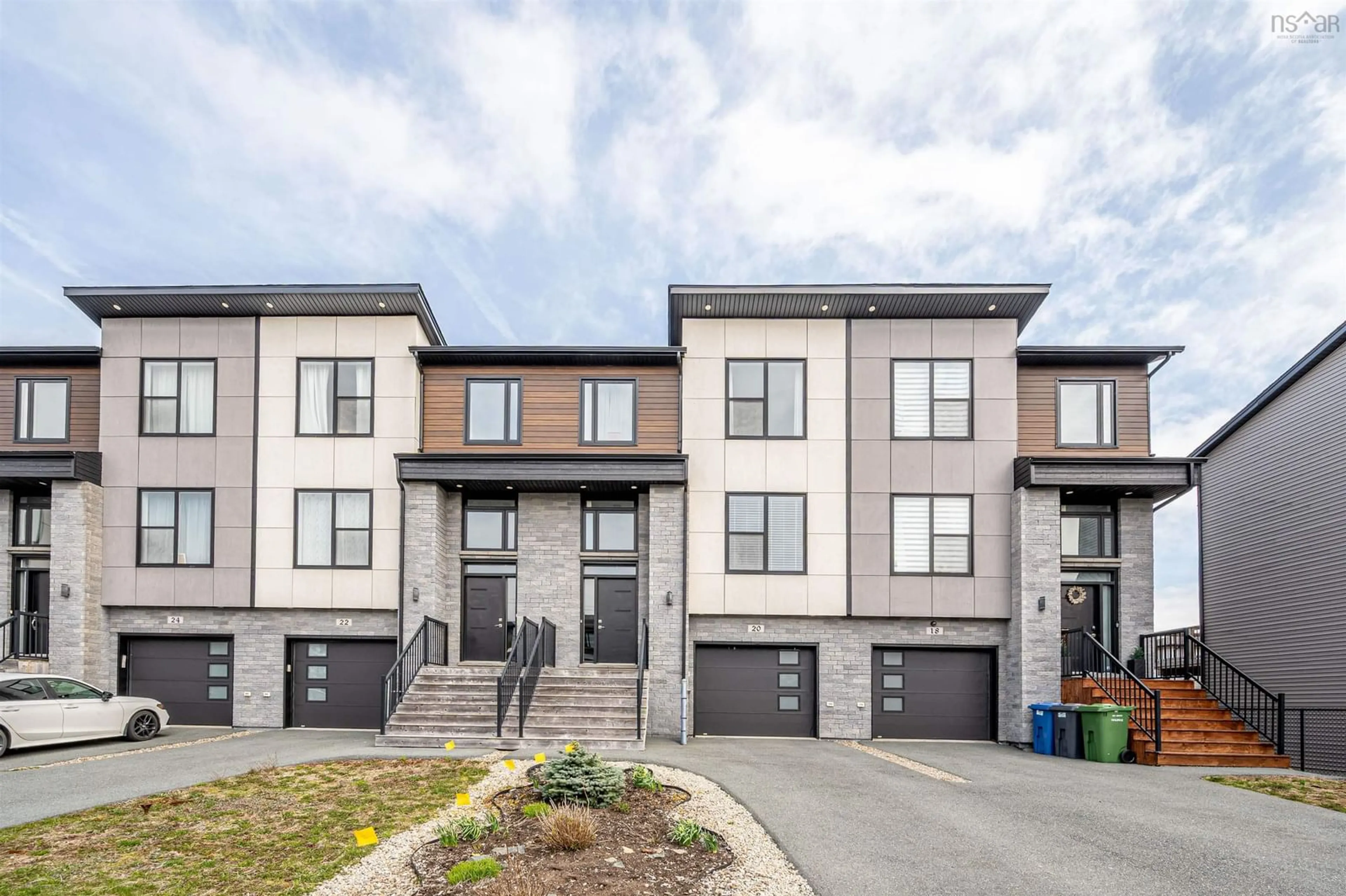 Unknown for 20 Alamir Crt, Halifax Nova Scotia B3M 0N4