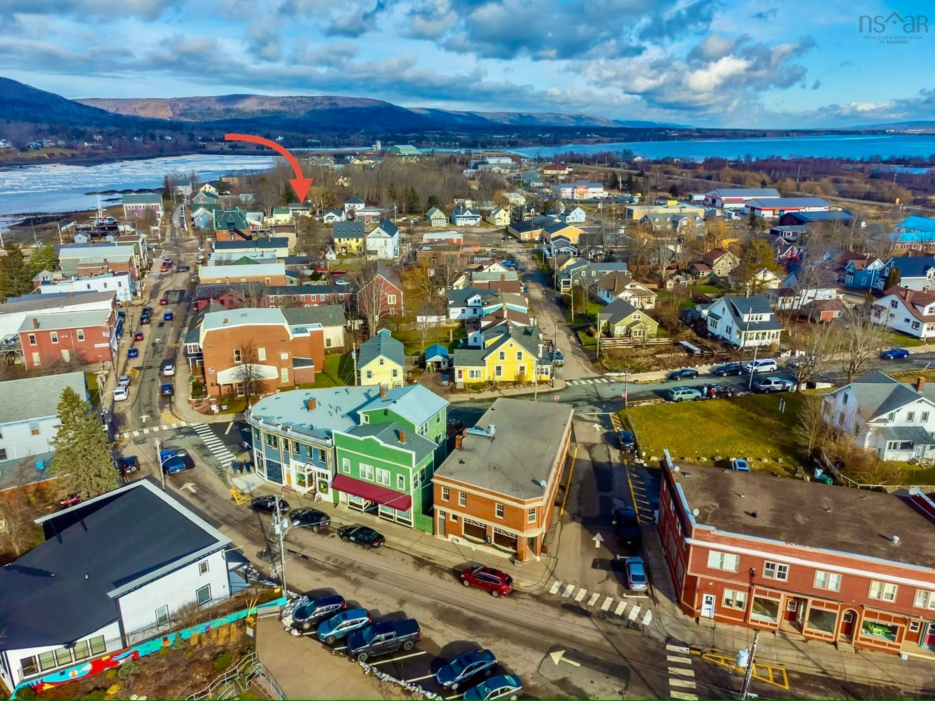 A pic from outside/outdoor area/front of a property/back of a property/a pic from drone, unknown for 13 Prince William St, Annapolis Royal Nova Scotia B0S 1A0