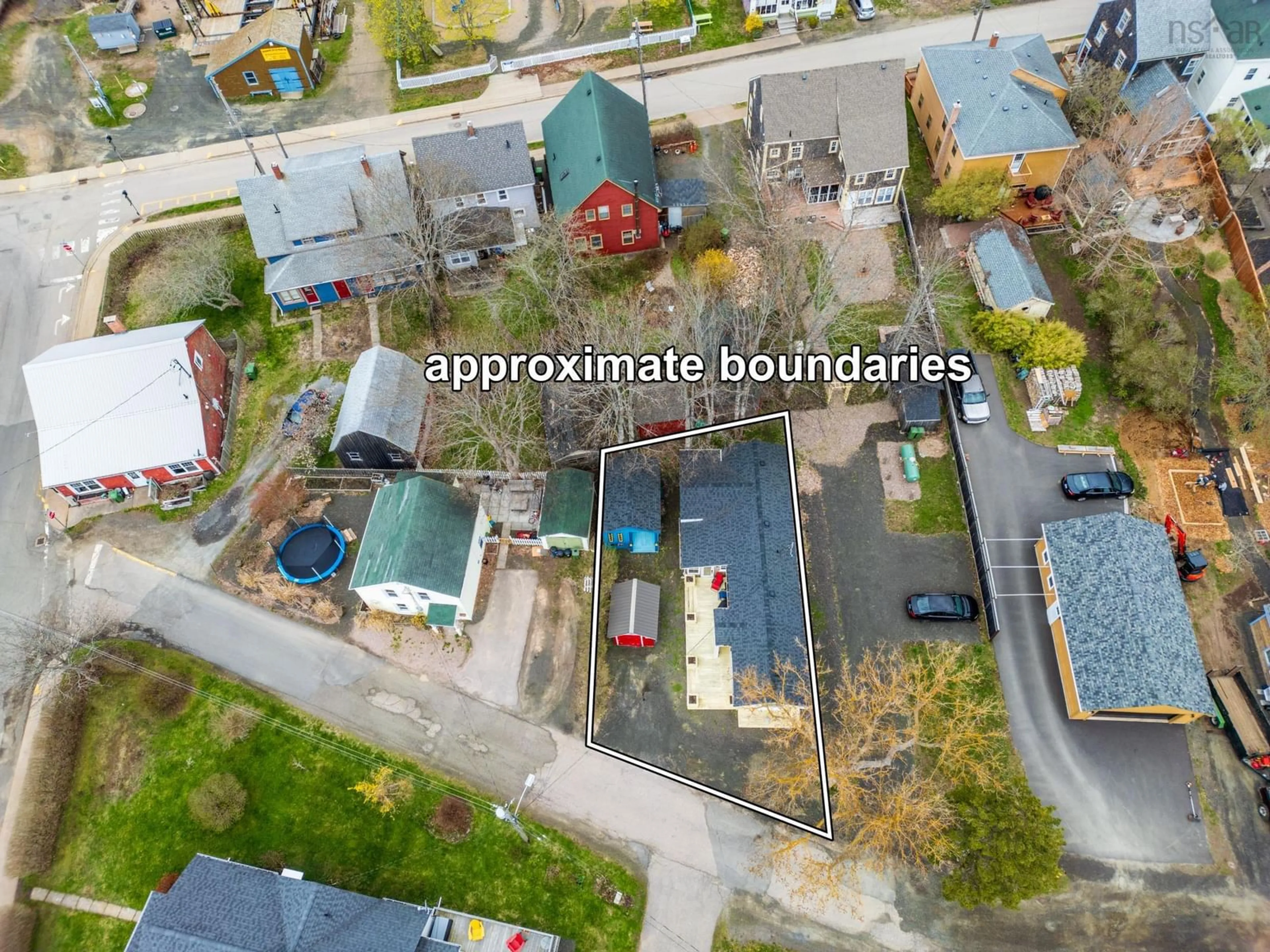 A pic from outside/outdoor area/front of a property/back of a property/a pic from drone, city buildings view from balcony for 13 Prince William St, Annapolis Royal Nova Scotia B0S 1A0