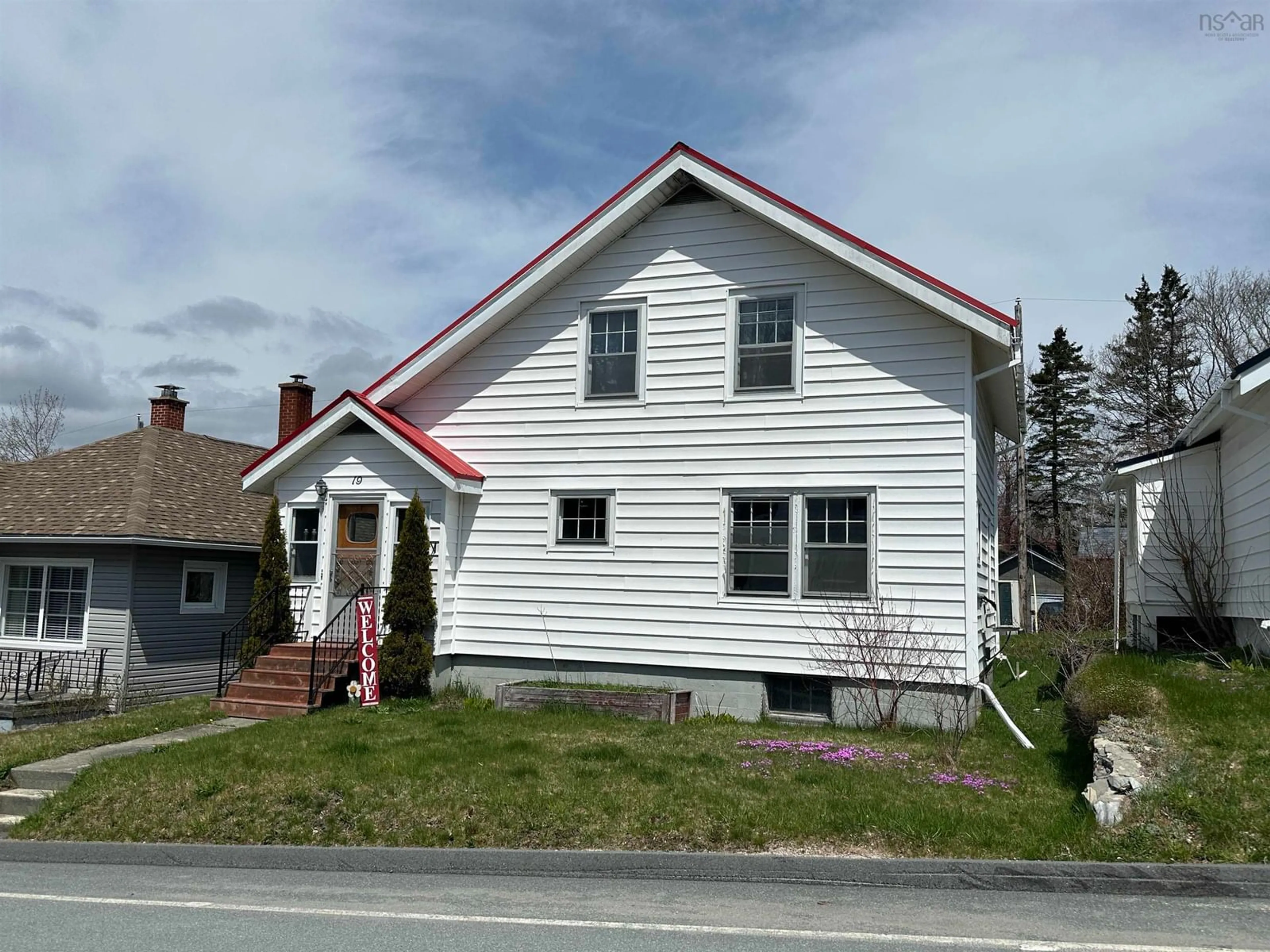 Home with vinyl exterior material, street for 19 Markland Ave, Brooklyn Nova Scotia B0J 1H0