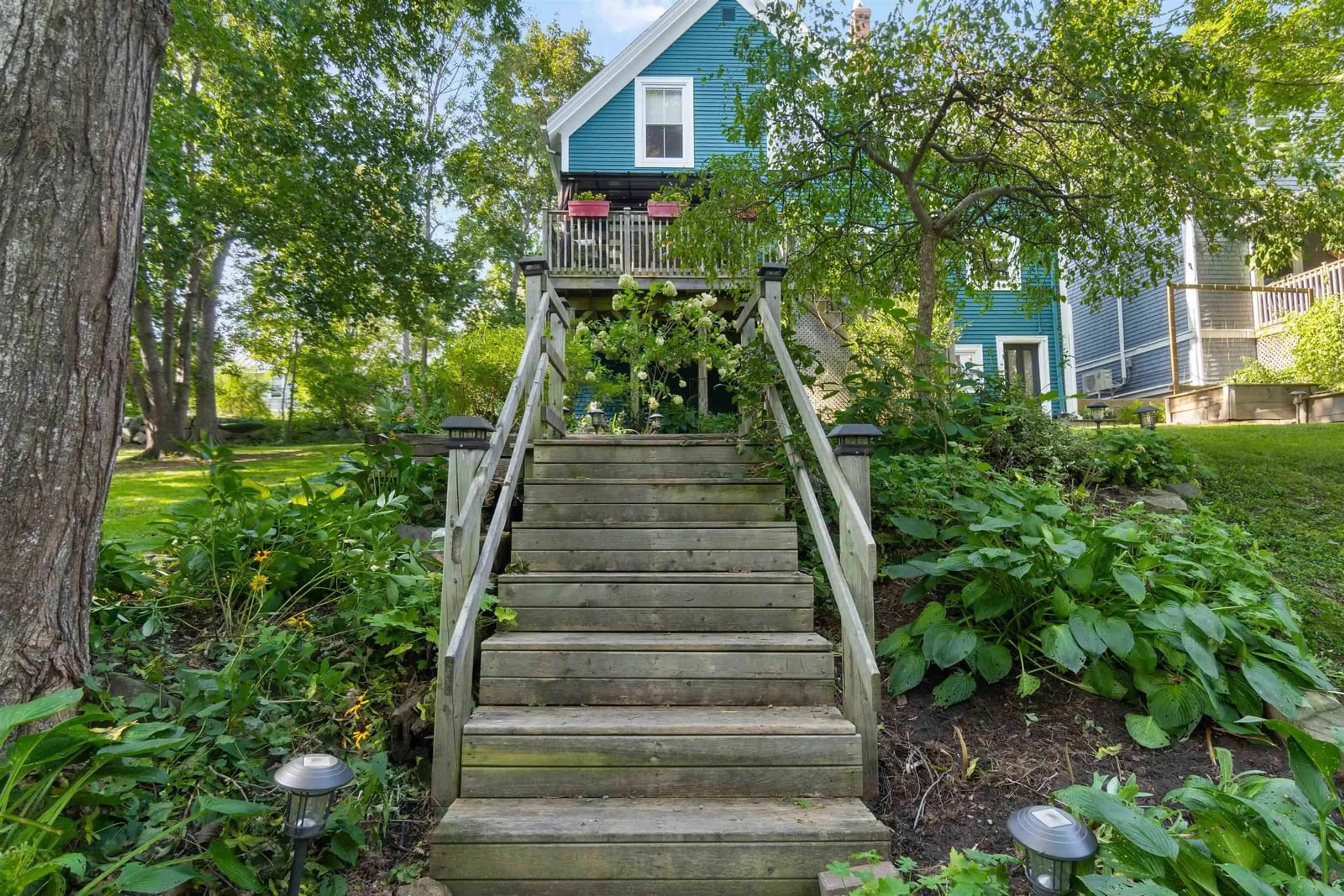 Stairs for 383 Hawthorne St, Windsor Nova Scotia B0N 2T0
