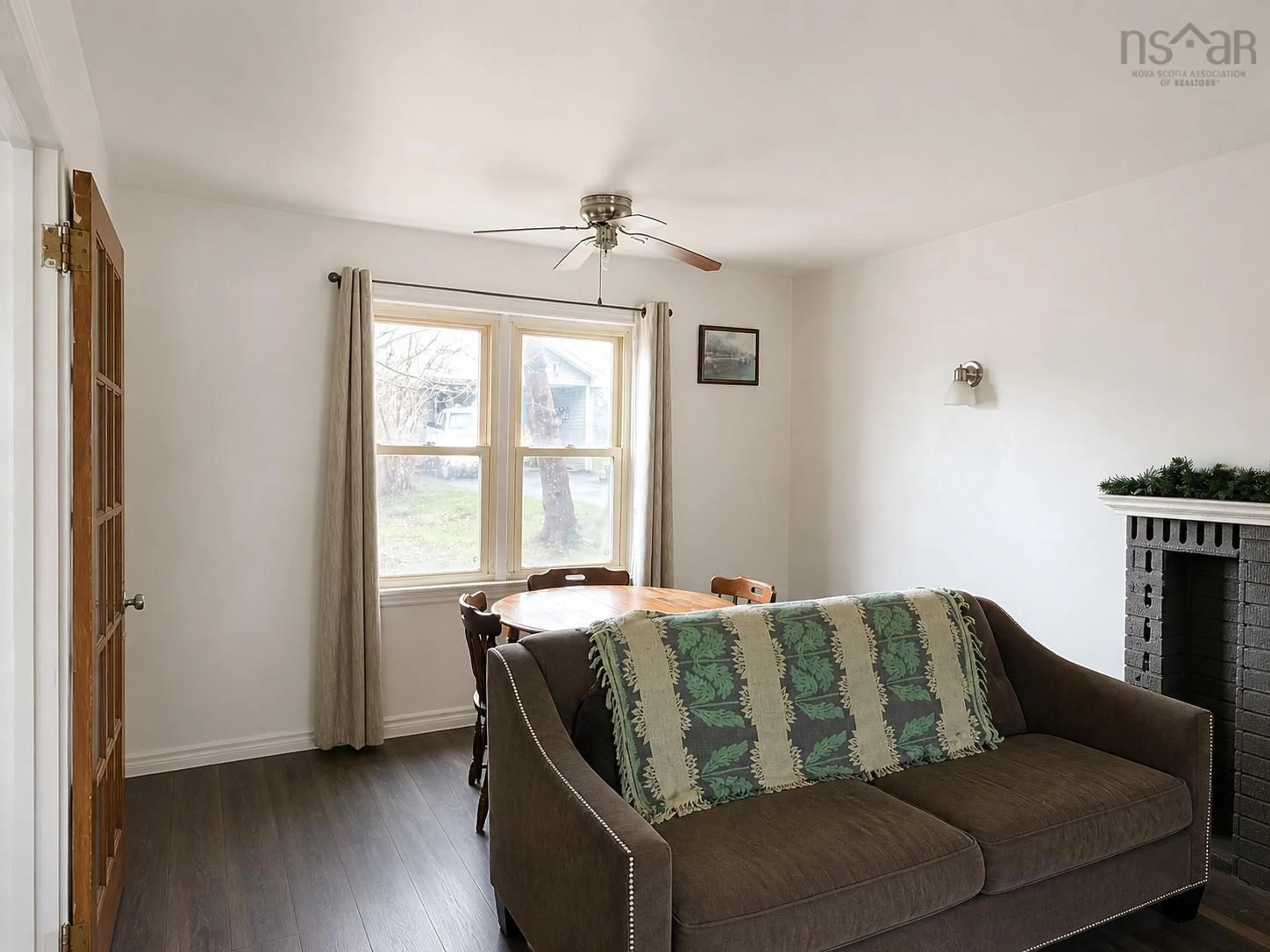 A pic of a room for 30 Munroe Ave, New Glasgow Nova Scotia B2H 2E5