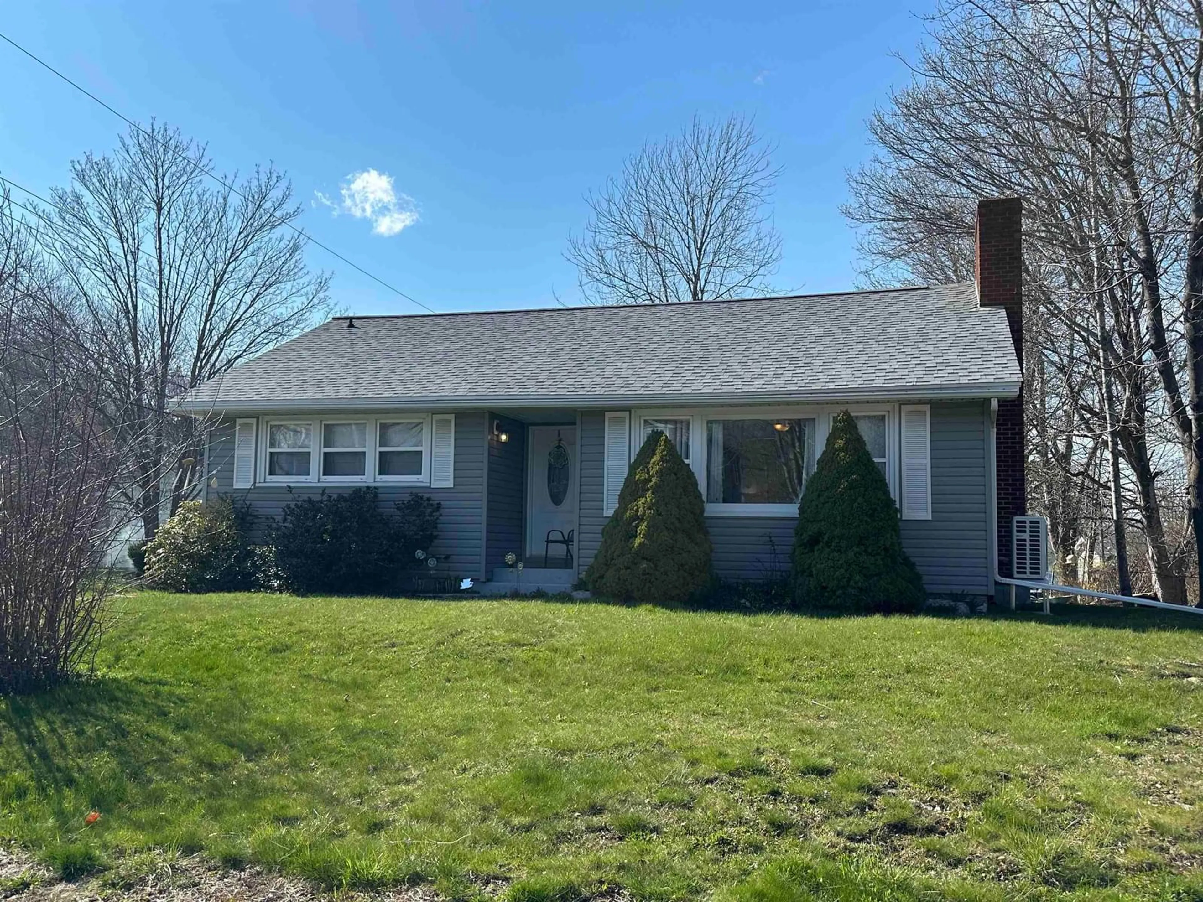 Home with vinyl exterior material, street for 54 Waterloo St, Liverpool Nova Scotia B0T 1K0