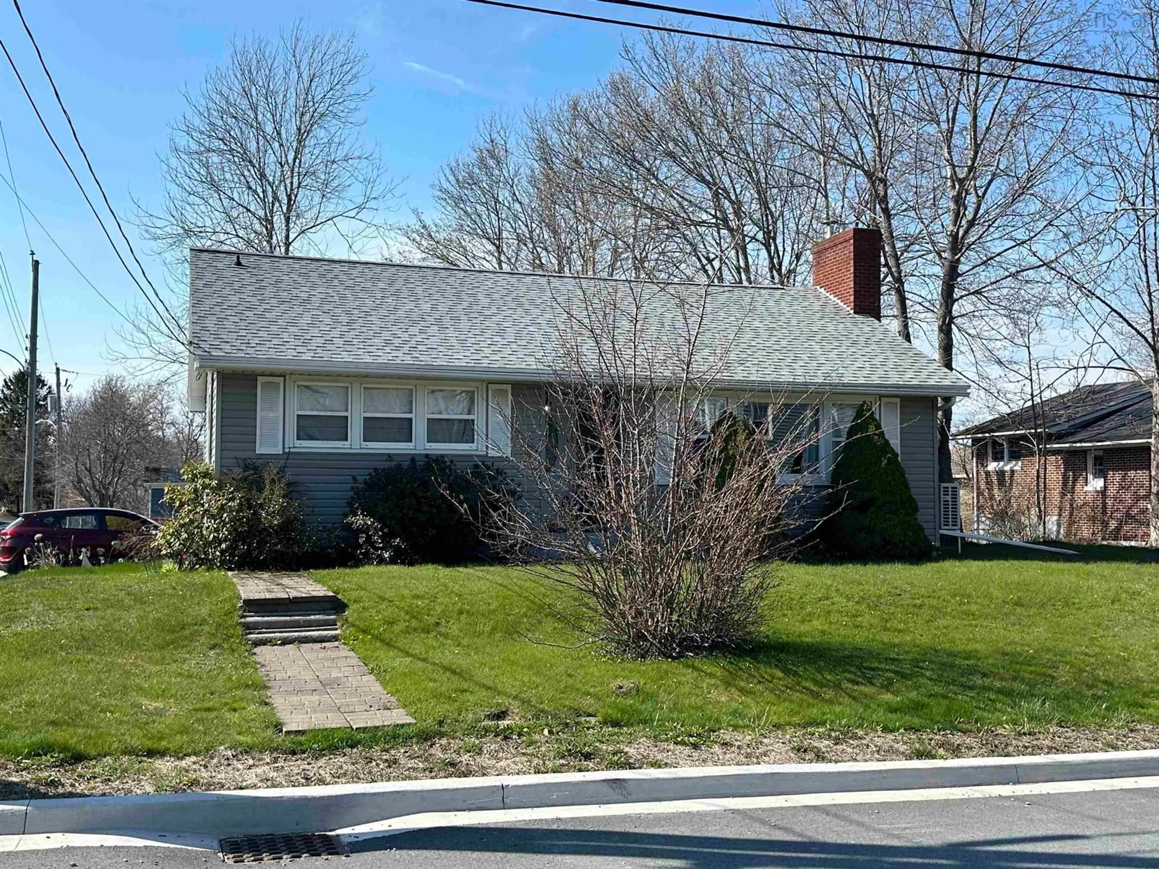 Home with vinyl exterior material, street for 54 Waterloo St, Liverpool Nova Scotia B0T 1K0