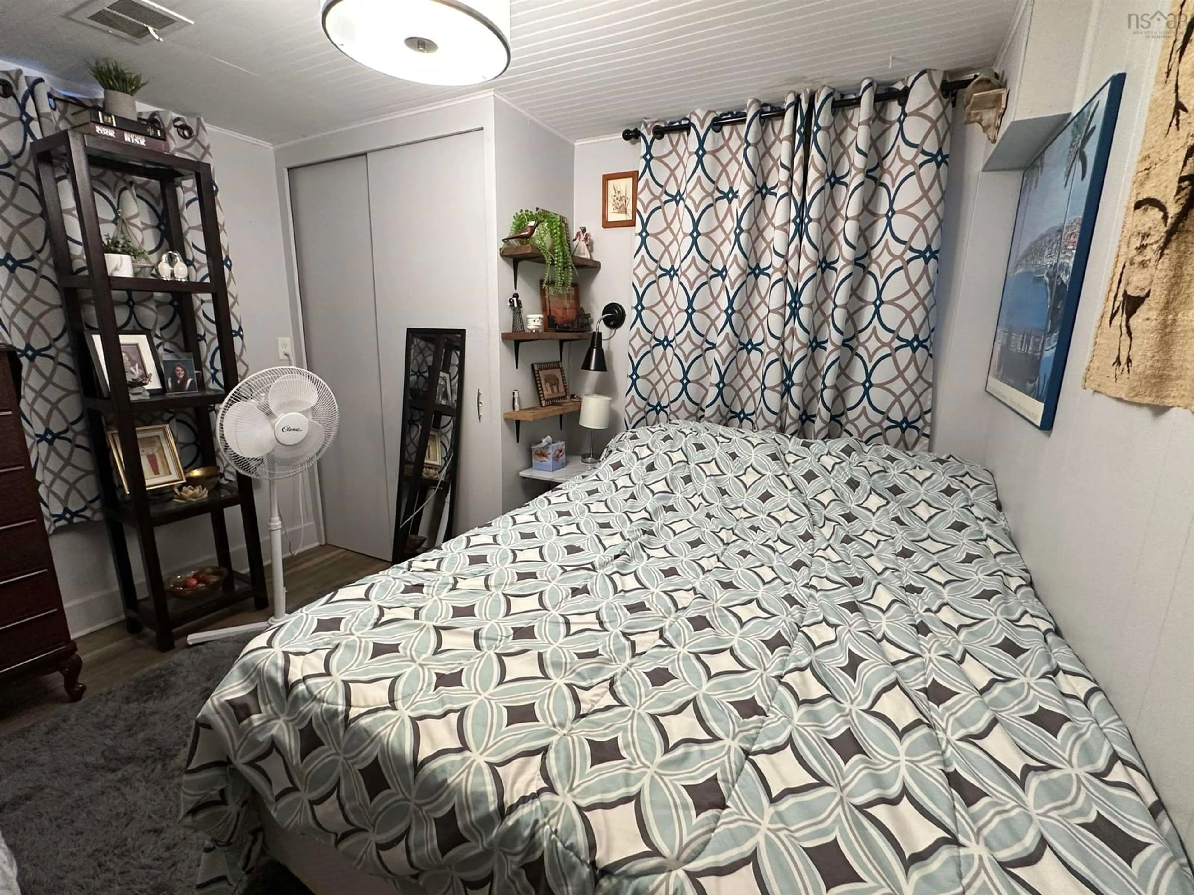 A pic of a room for 54 Waterloo St, Liverpool Nova Scotia B0T 1K0