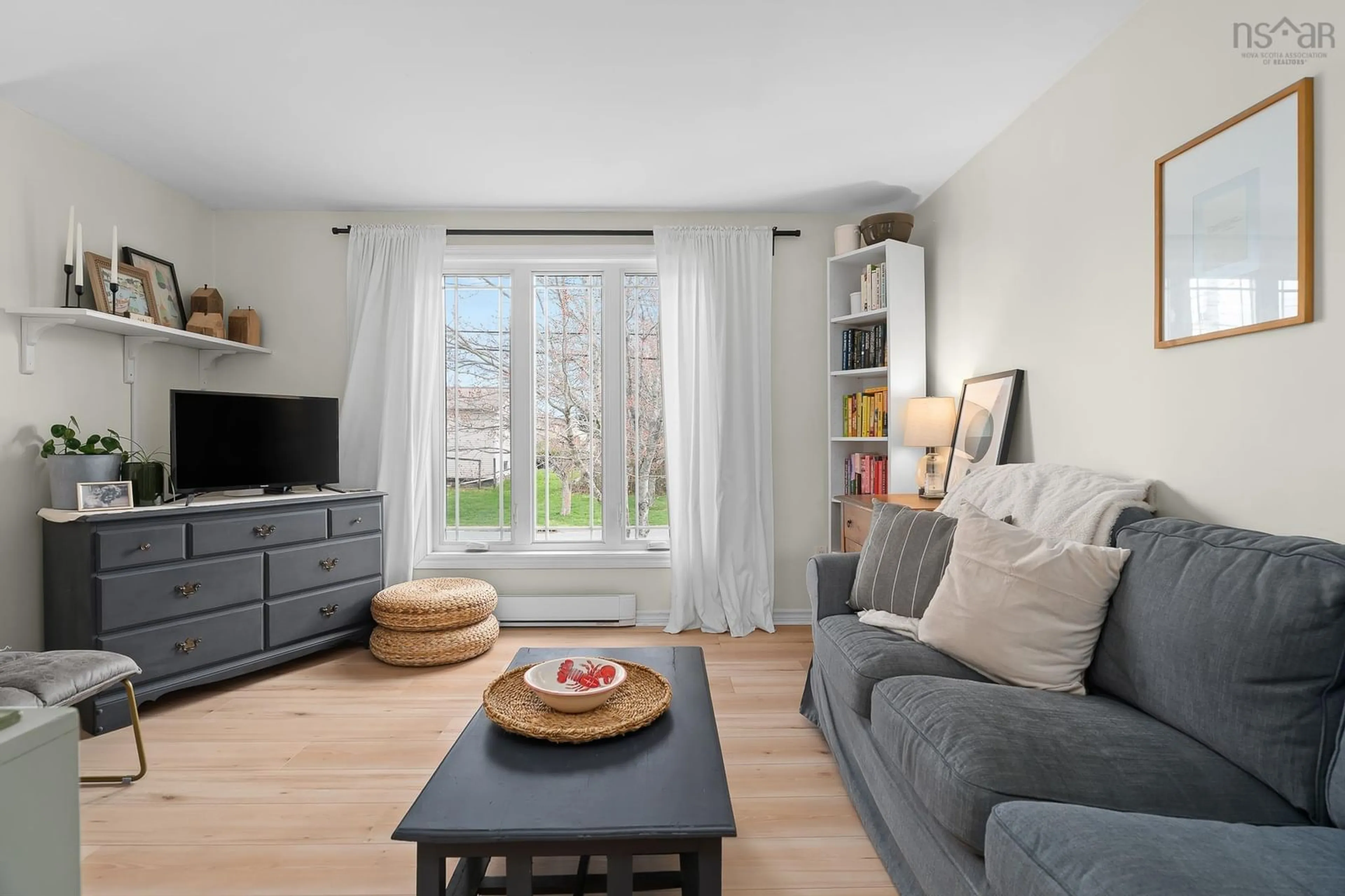 Living room with furniture, wood/laminate floor for 3 Sarah Cres, Dartmouth Nova Scotia B2W 4Z2
