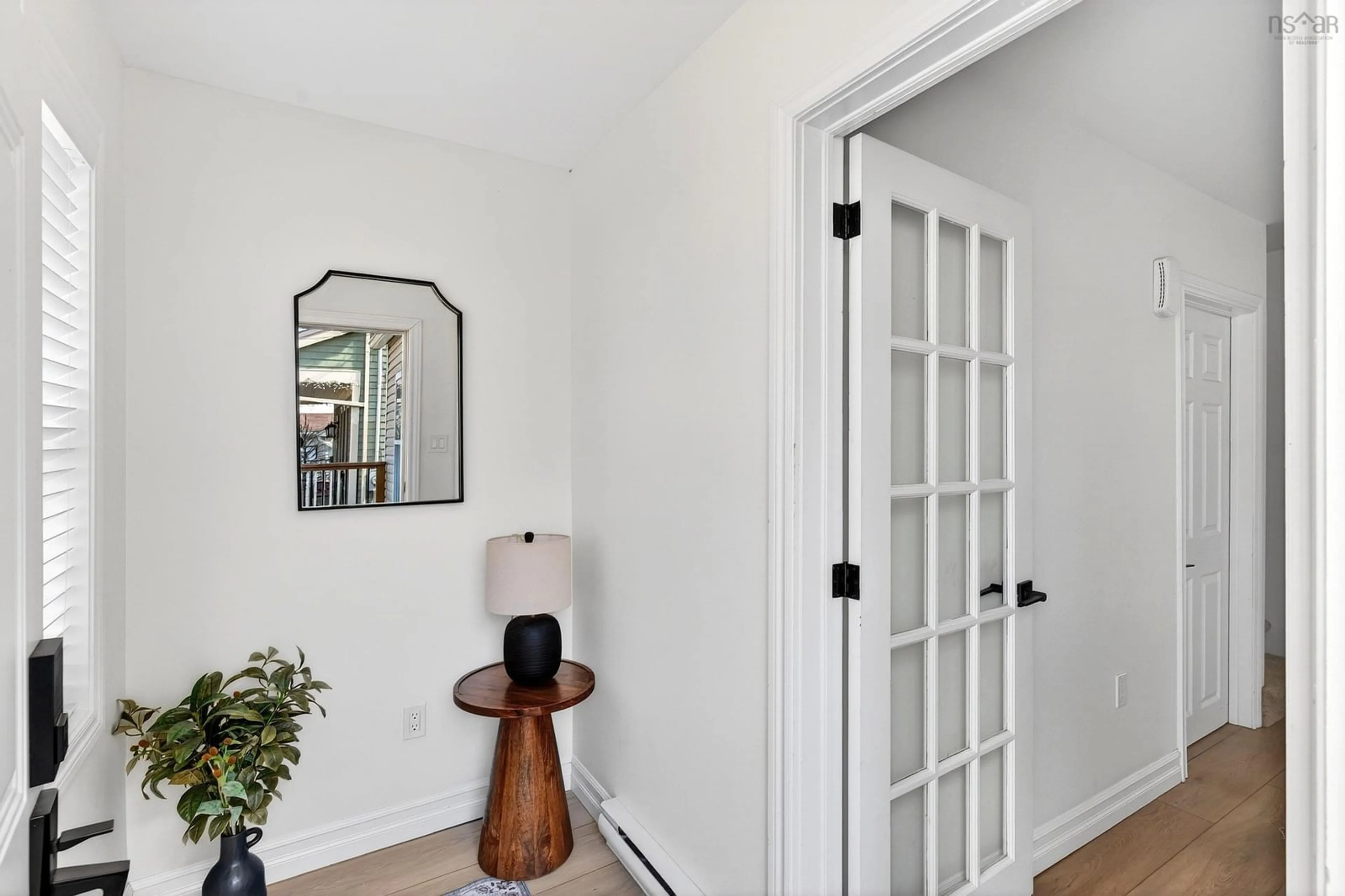 Indoor entryway for 6520 Roslyn Rd, Halifax Nova Scotia B3L 2M9
