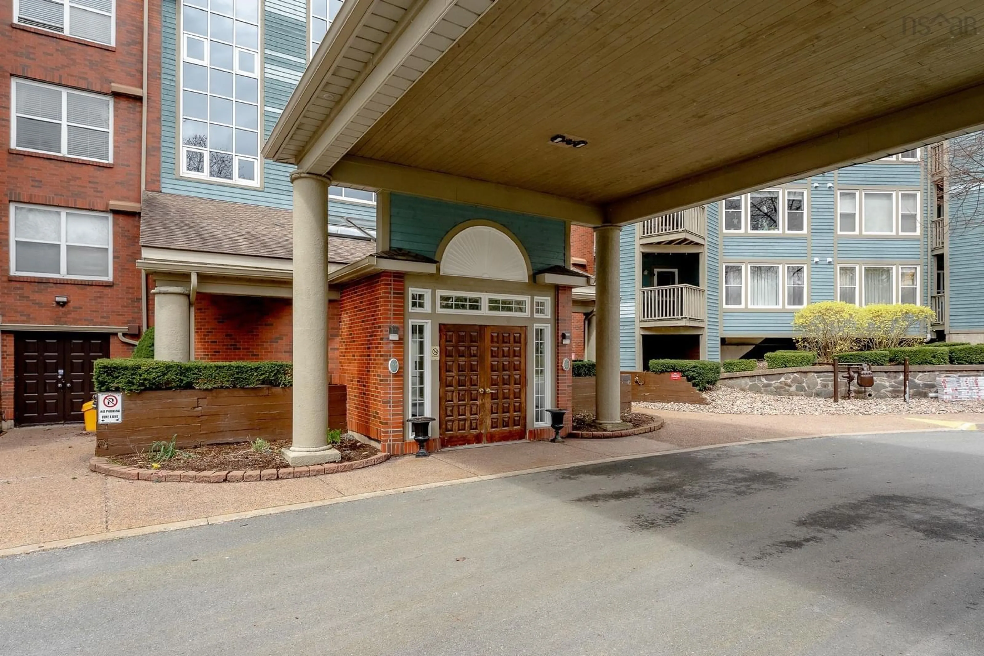 Indoor foyer for 2 Lake Dr #407, Bedford Nova Scotia B4A 4H7