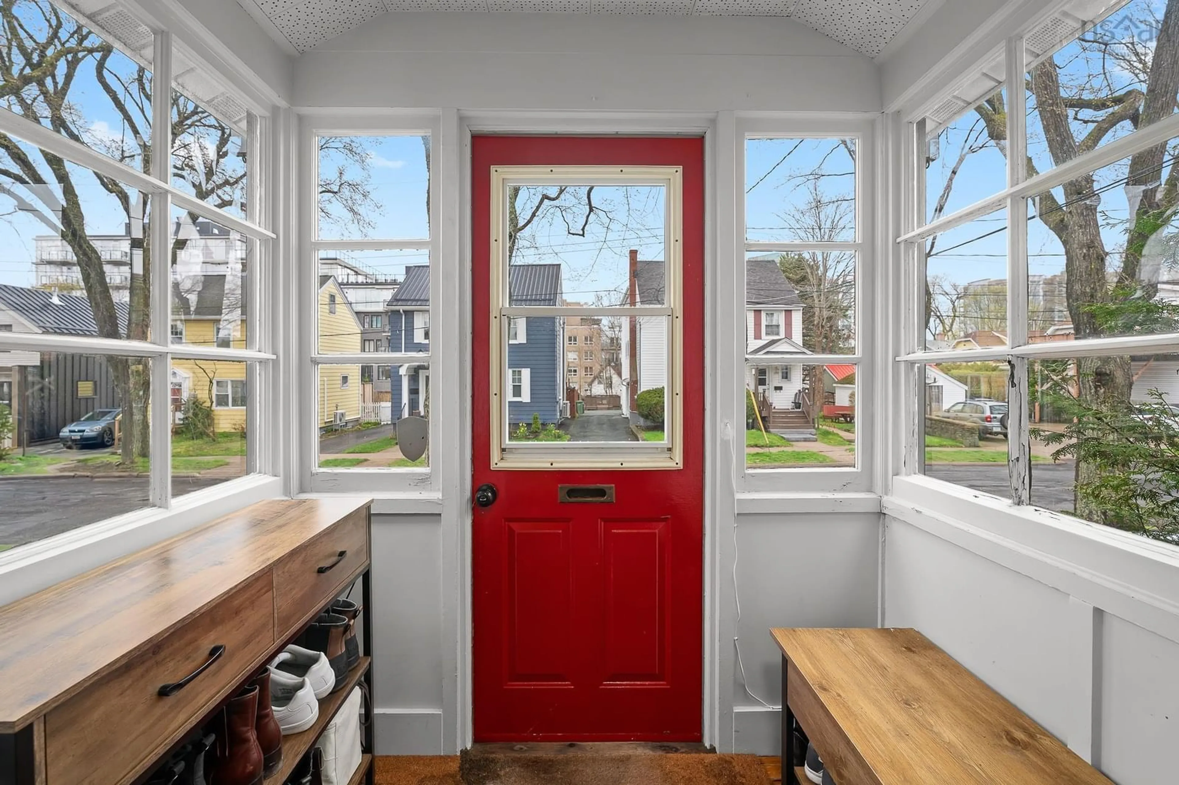 Indoor entryway for 2764 Pacific St, Halifax Nova Scotia B3K 4W7