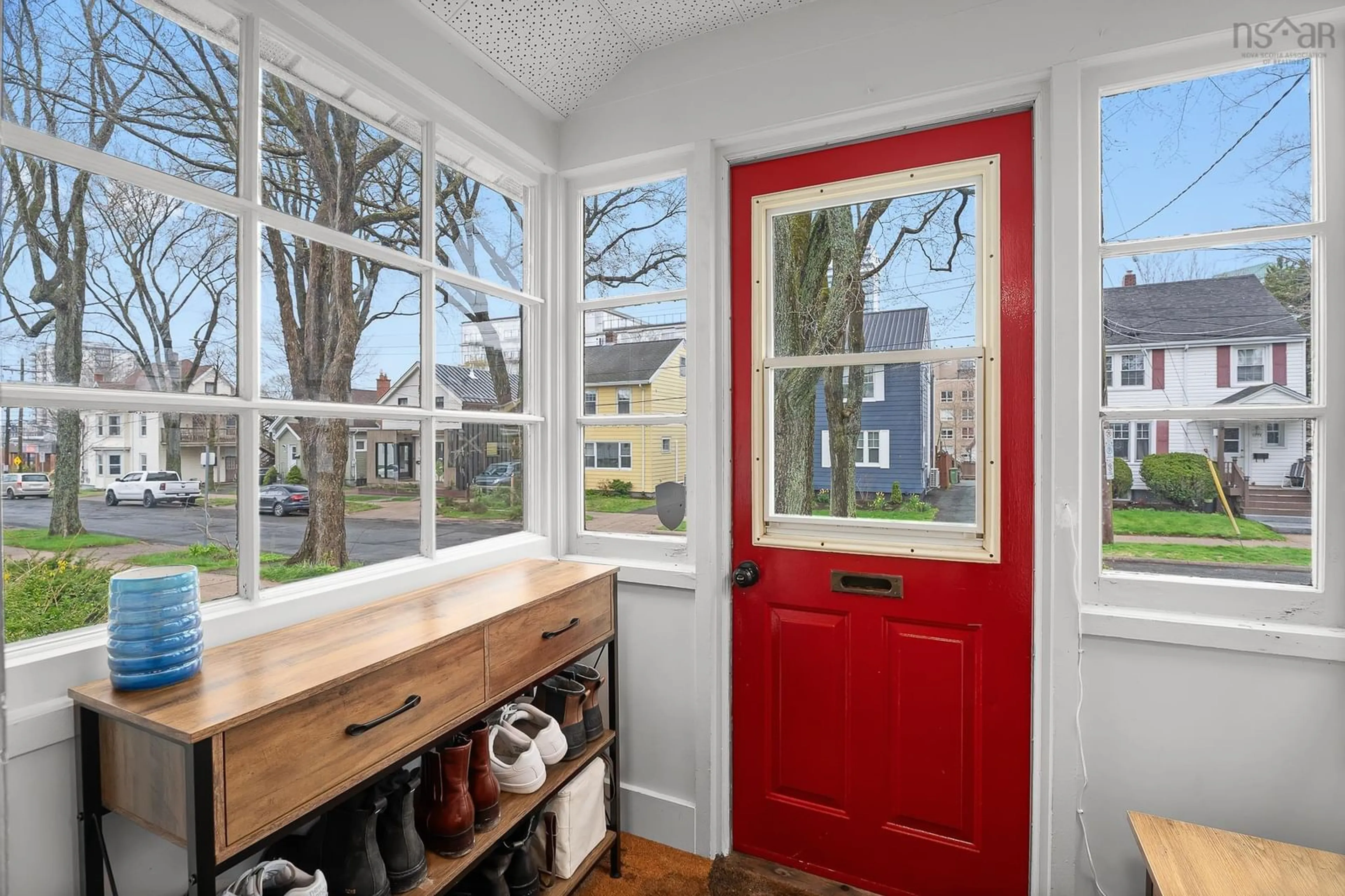Indoor entryway for 2764 Pacific St, Halifax Nova Scotia B3K 4W7