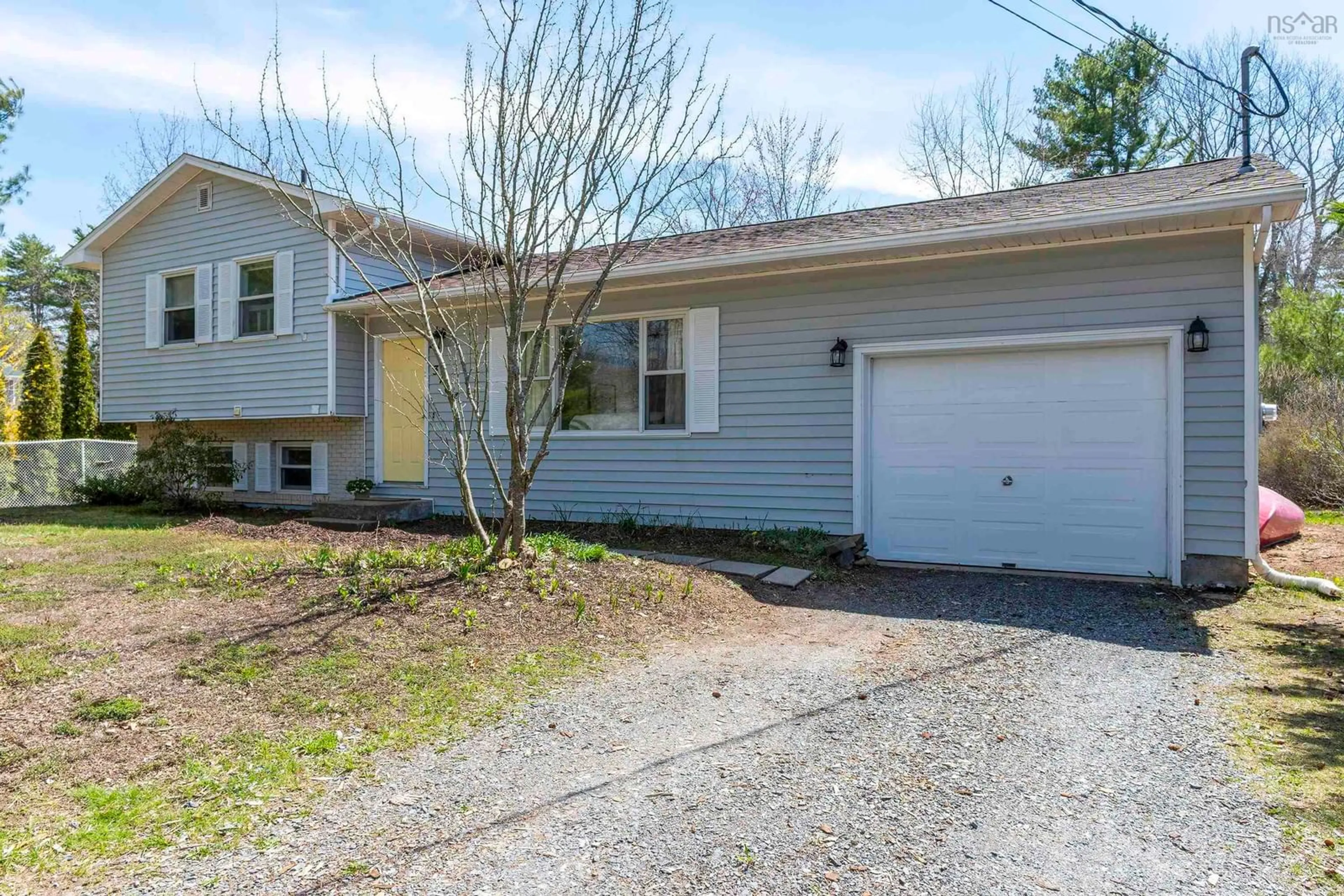 Home with vinyl exterior material, street for 3164 Cornwallis Cres, Coldbrook Nova Scotia B4R 1A2