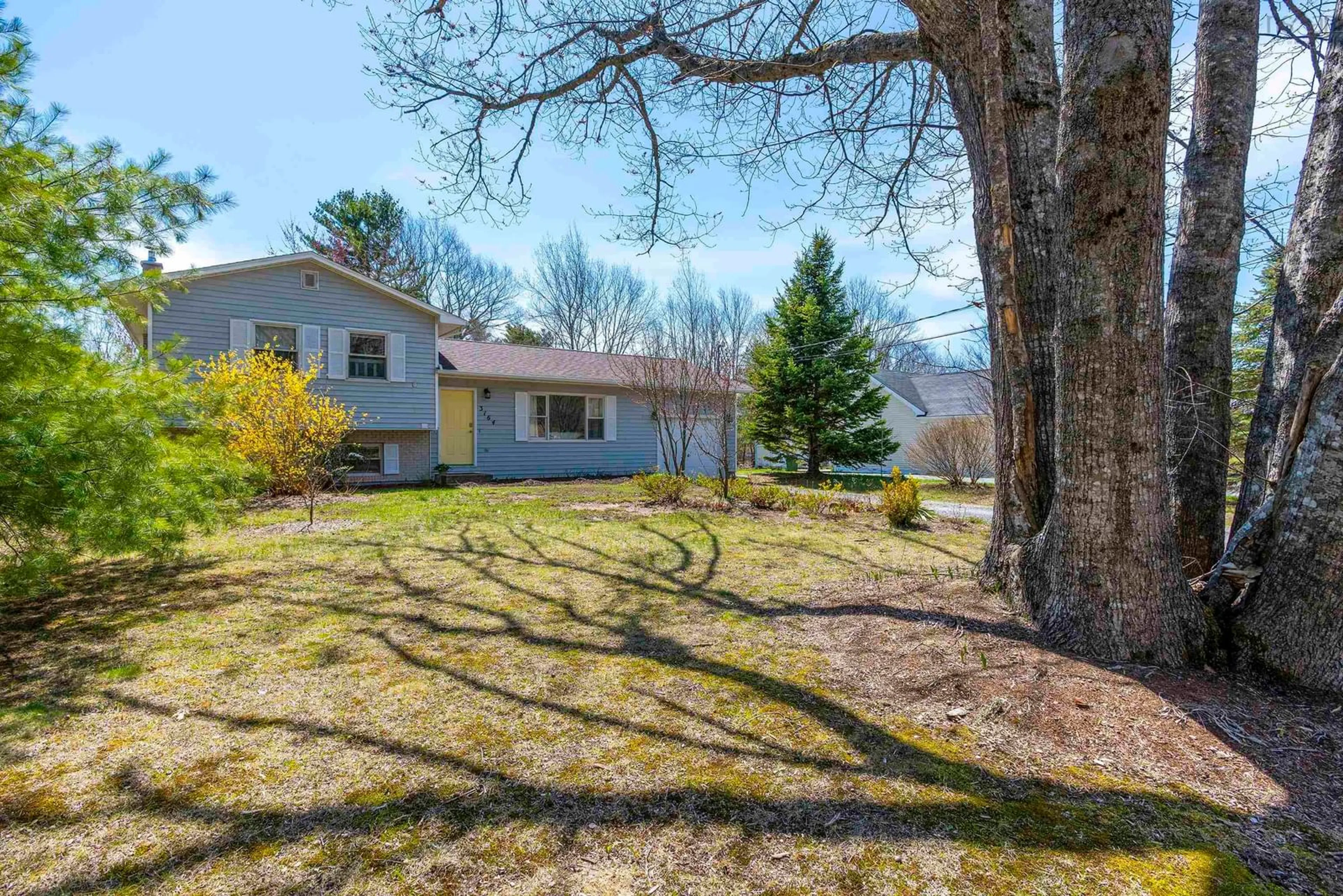 A pic from outside/outdoor area/front of a property/back of a property/a pic from drone, unknown for 3164 Cornwallis Cres, Coldbrook Nova Scotia B4R 1A2