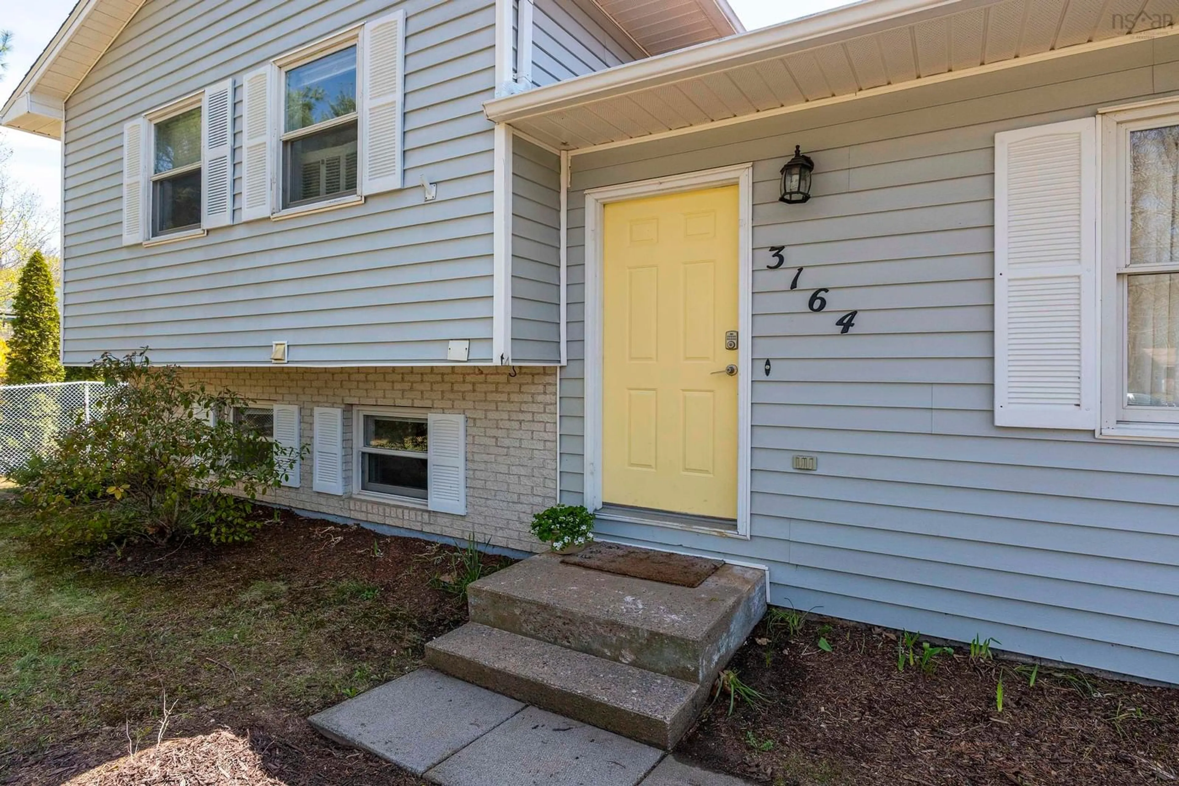 Home with vinyl exterior material, street for 3164 Cornwallis Cres, Coldbrook Nova Scotia B4R 1A2