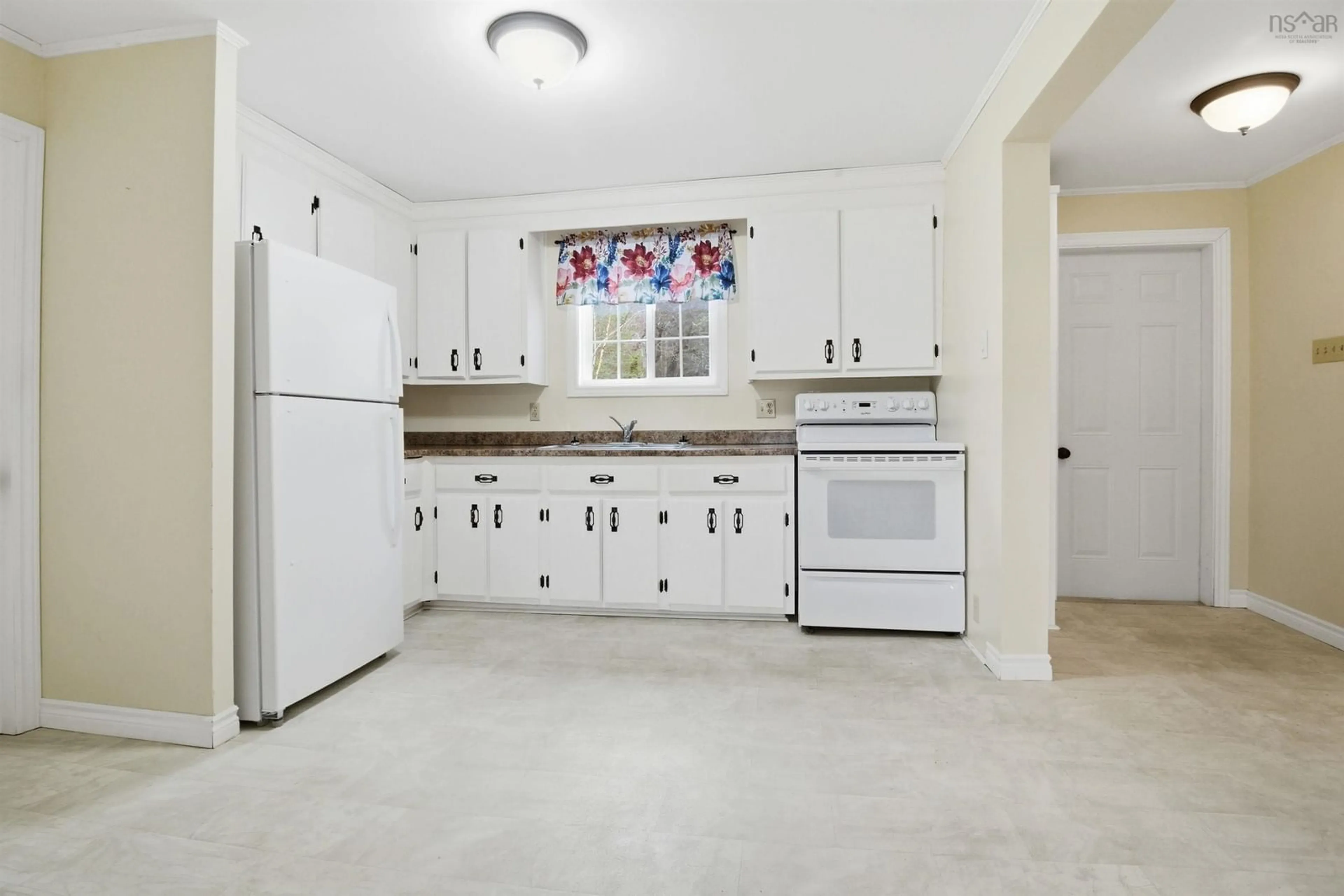 Standard kitchen, ceramic/tile floor for 1163 King St, Bridgewater Nova Scotia B4V 1C3