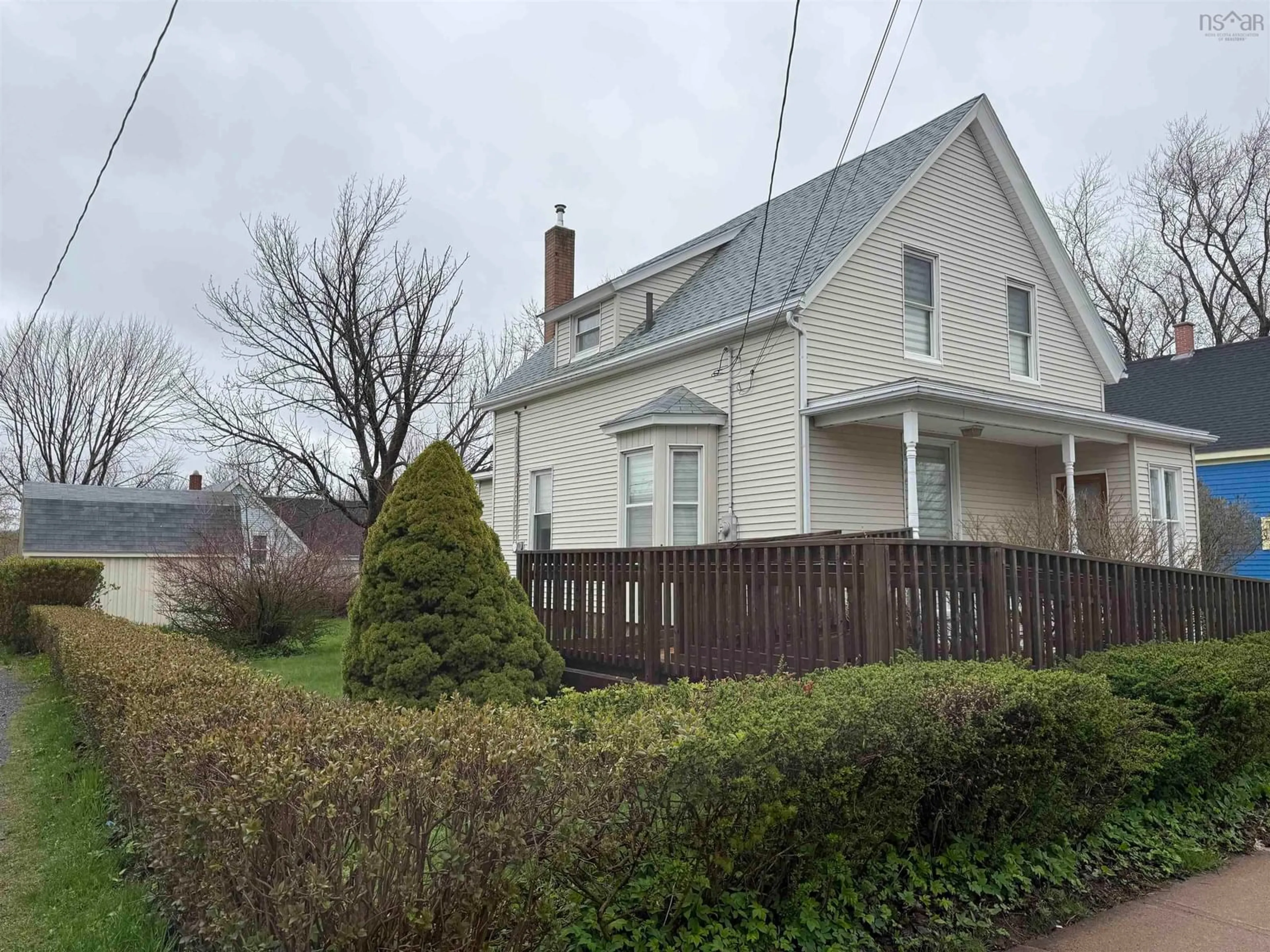 A pic from outside/outdoor area/front of a property/back of a property/a pic from drone, street for 411 Nelson St, New Glasgow Nova Scotia B2H 3C1