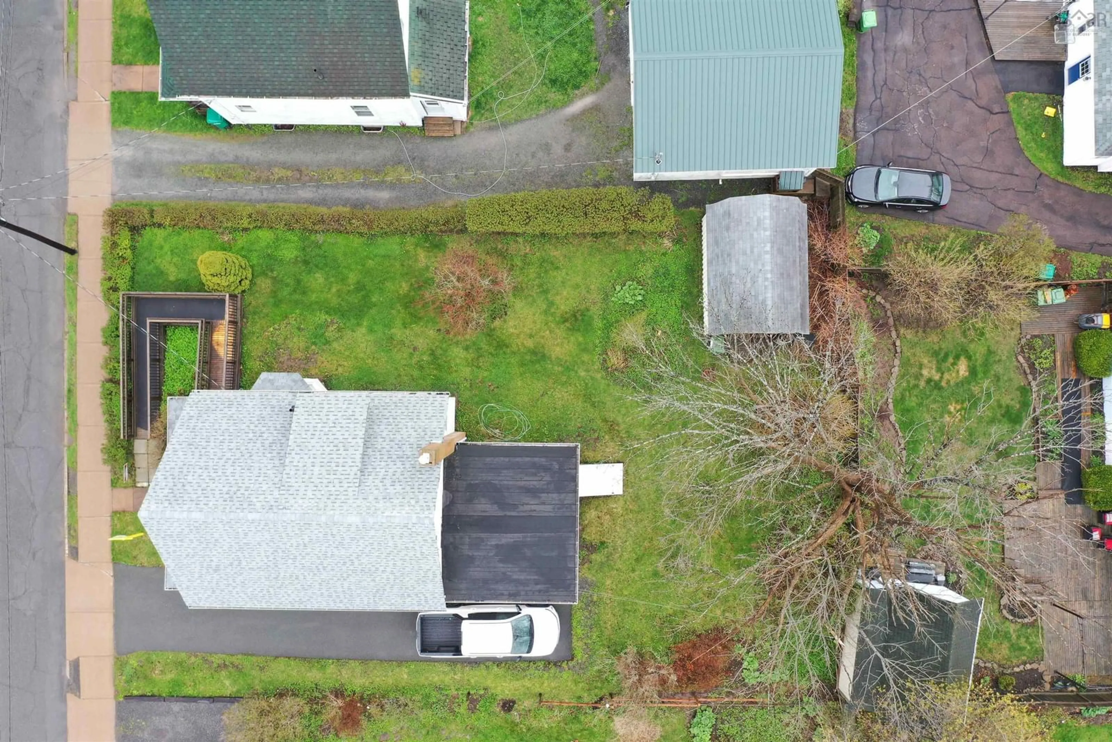 A pic from outside/outdoor area/front of a property/back of a property/a pic from drone, street for 411 Nelson St, New Glasgow Nova Scotia B2H 3C1