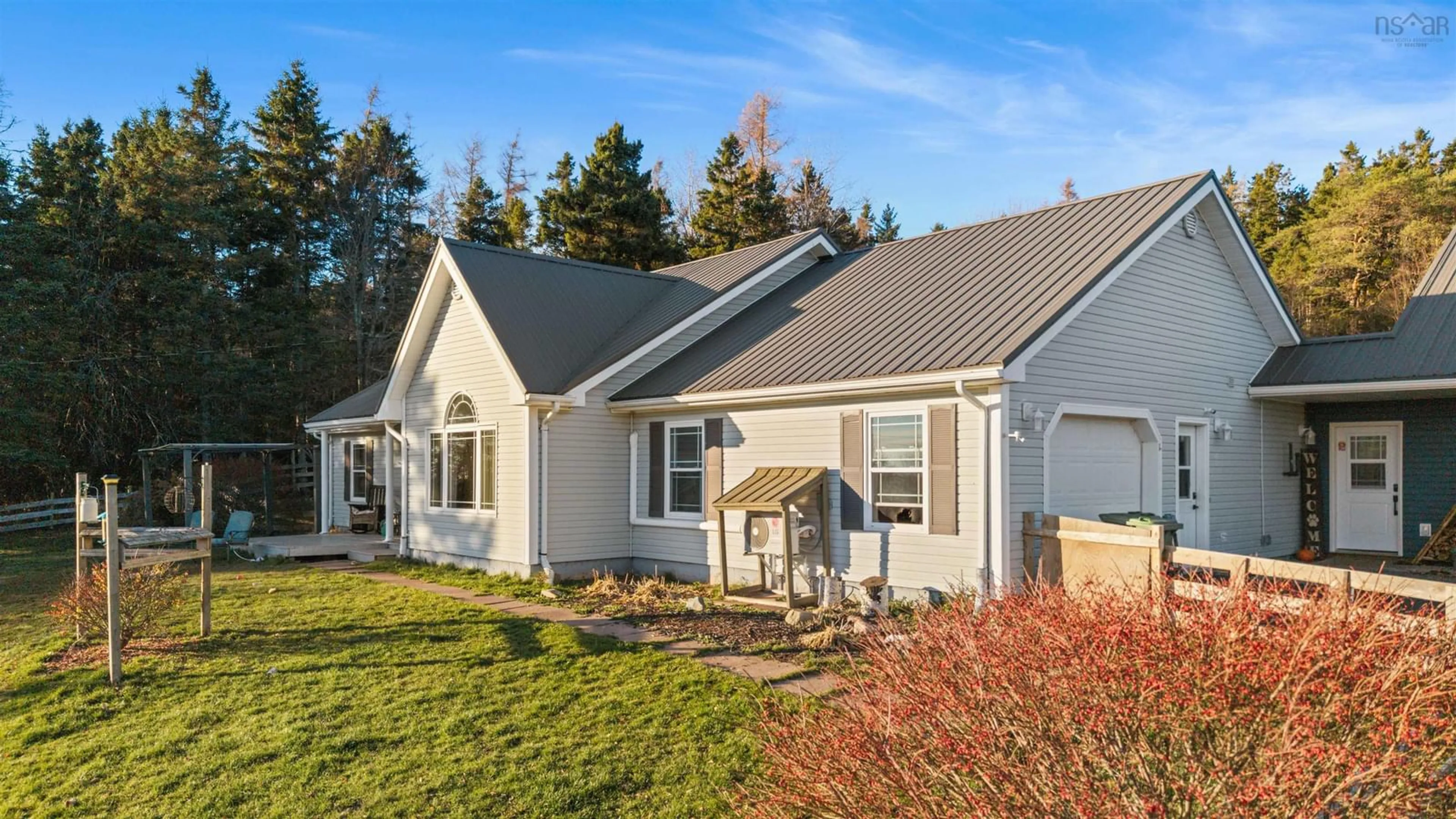 Home with vinyl exterior material, unknown for 935 Brookside Rd, Upper Brookside Nova Scotia B6L 2B9