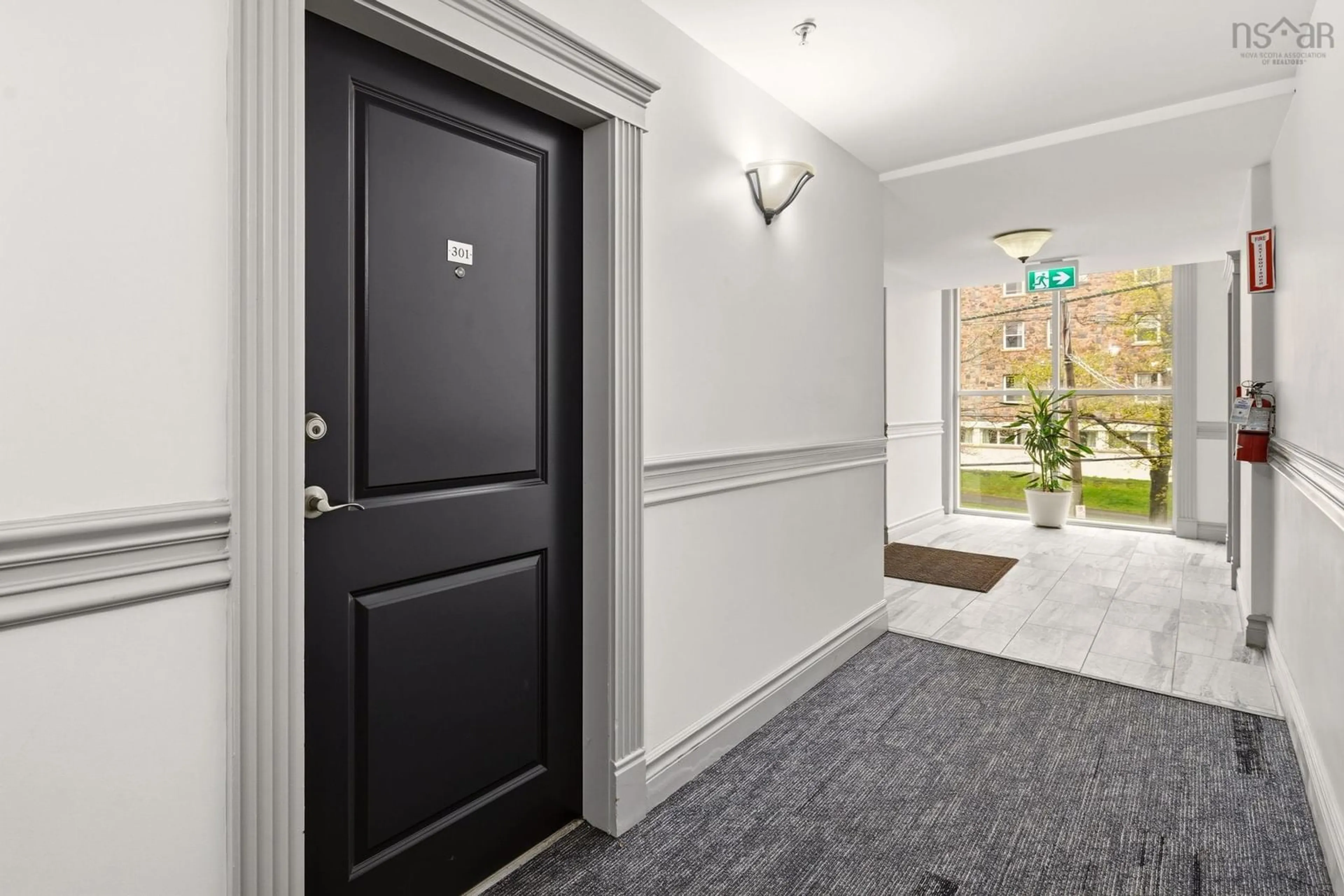 Indoor foyer for 1270 Oxford St #301, Halifax Nova Scotia B3H 3Y8