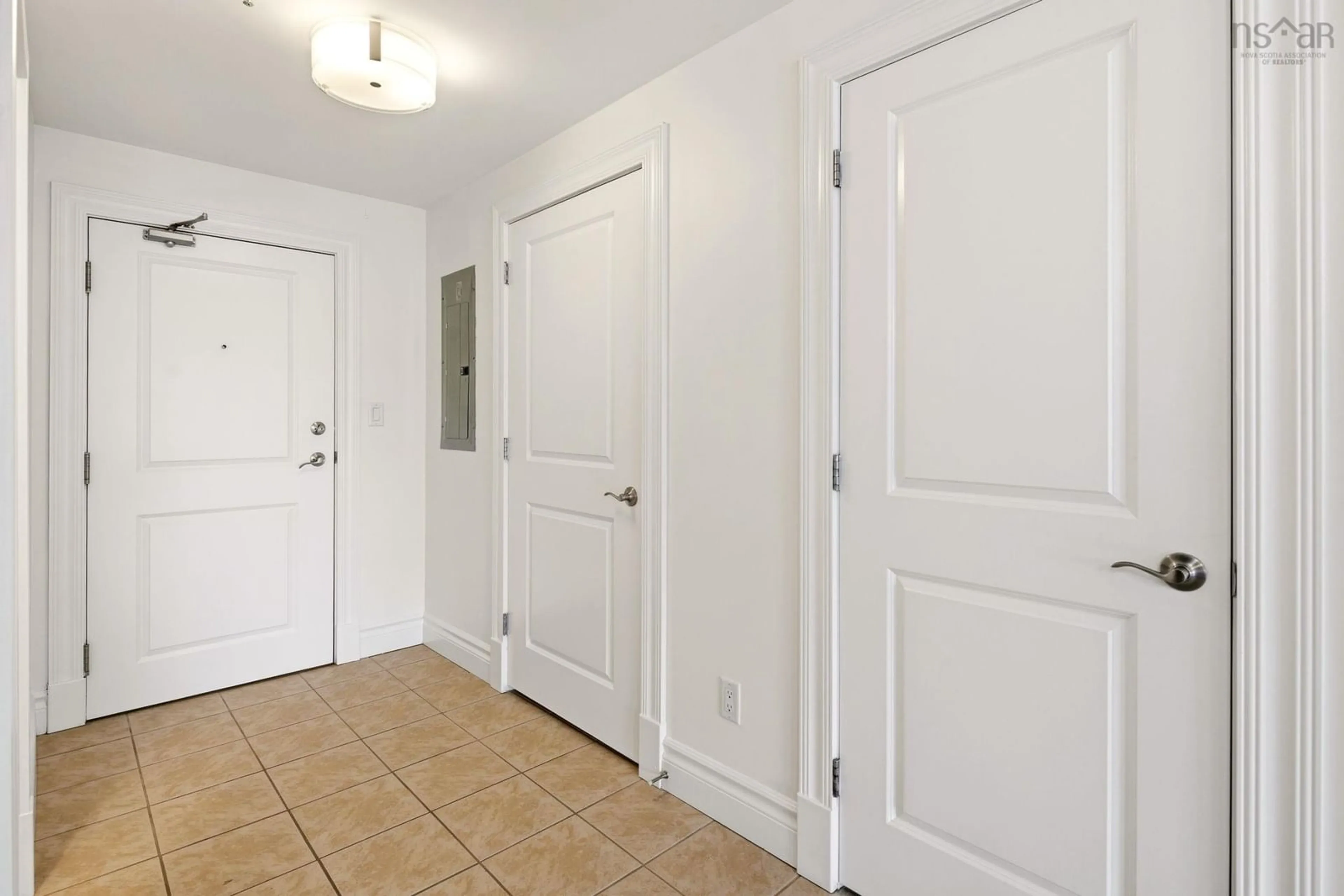 Indoor entryway for 1270 Oxford St #301, Halifax Nova Scotia B3H 3Y8