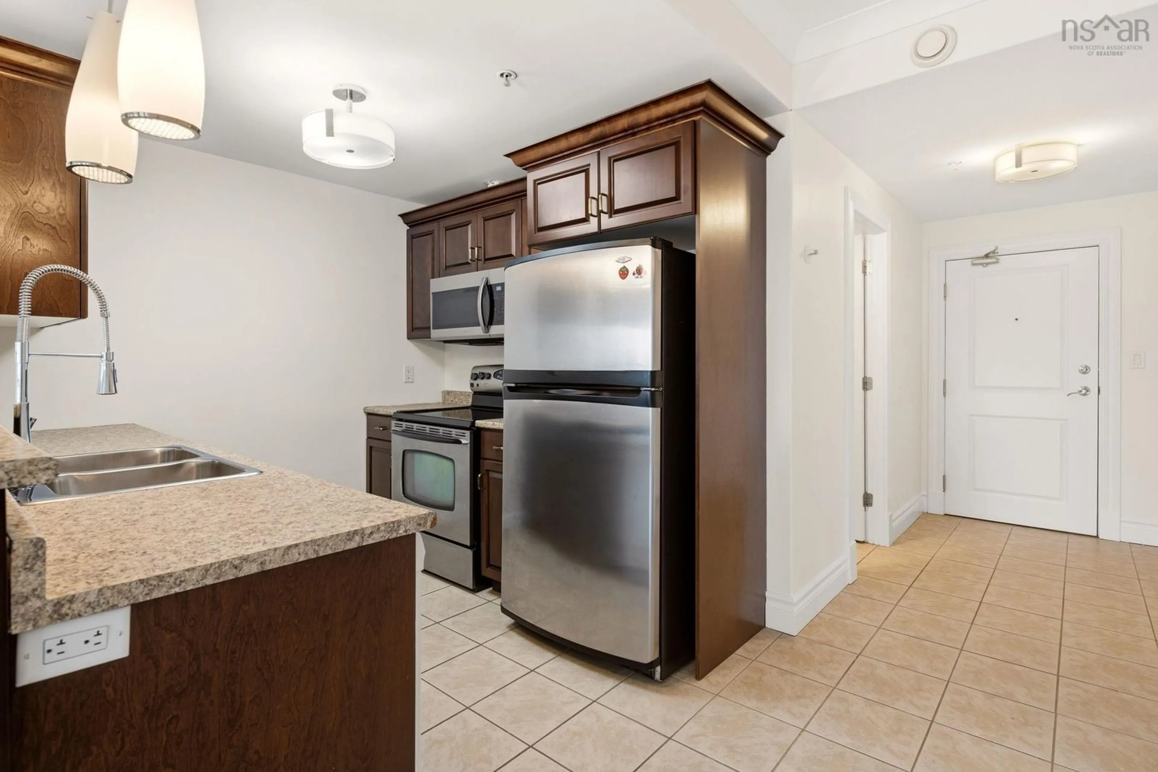 Standard kitchen, ceramic/tile floor for 1270 Oxford St #301, Halifax Nova Scotia B3H 3Y8