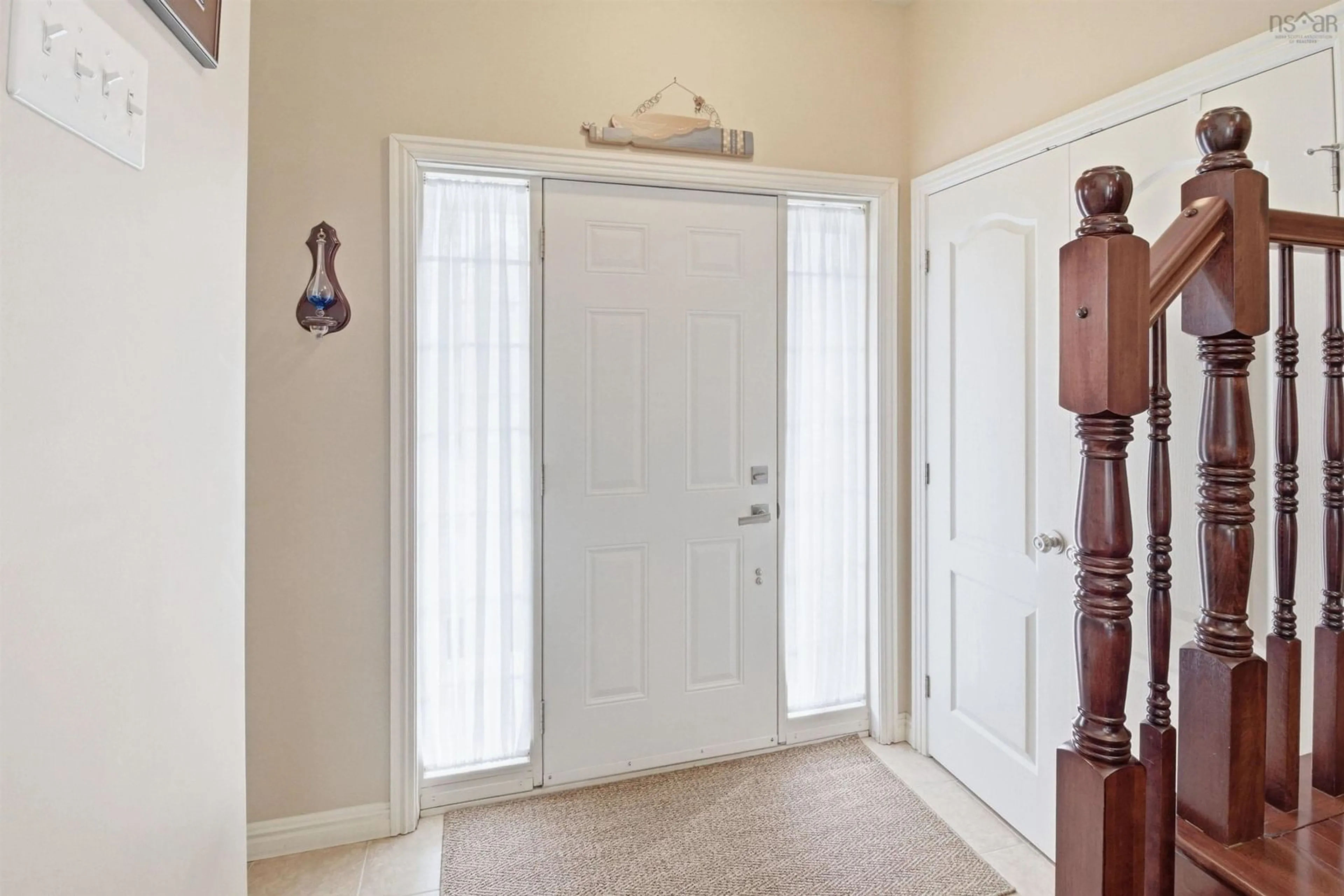 Indoor entryway for 43 Fathom Crt, Halifax Nova Scotia B3M 0A7
