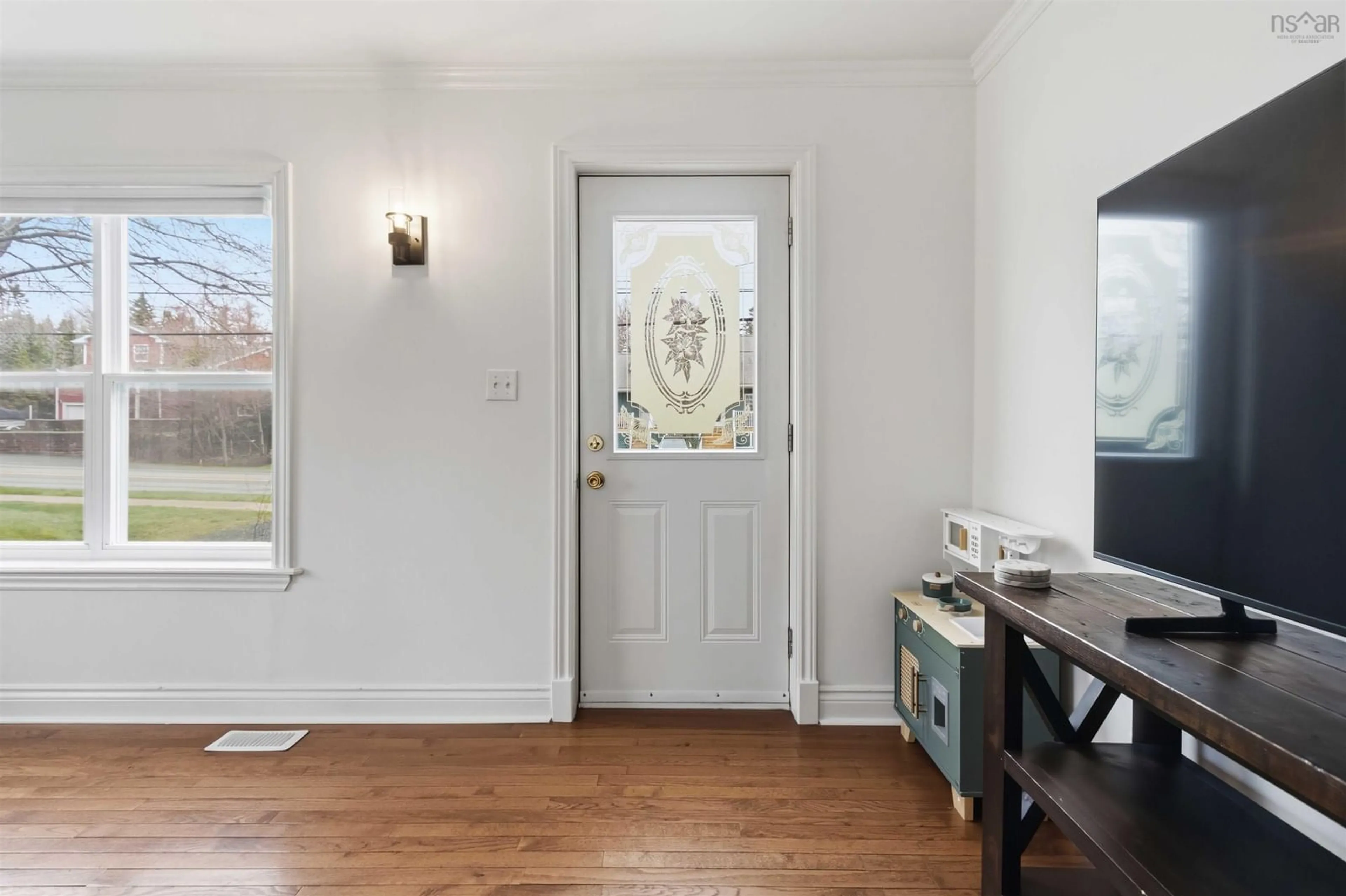 Indoor entryway for 1691 St. Margaret's Bay Rd, Timberlea Nova Scotia B3T 1B4