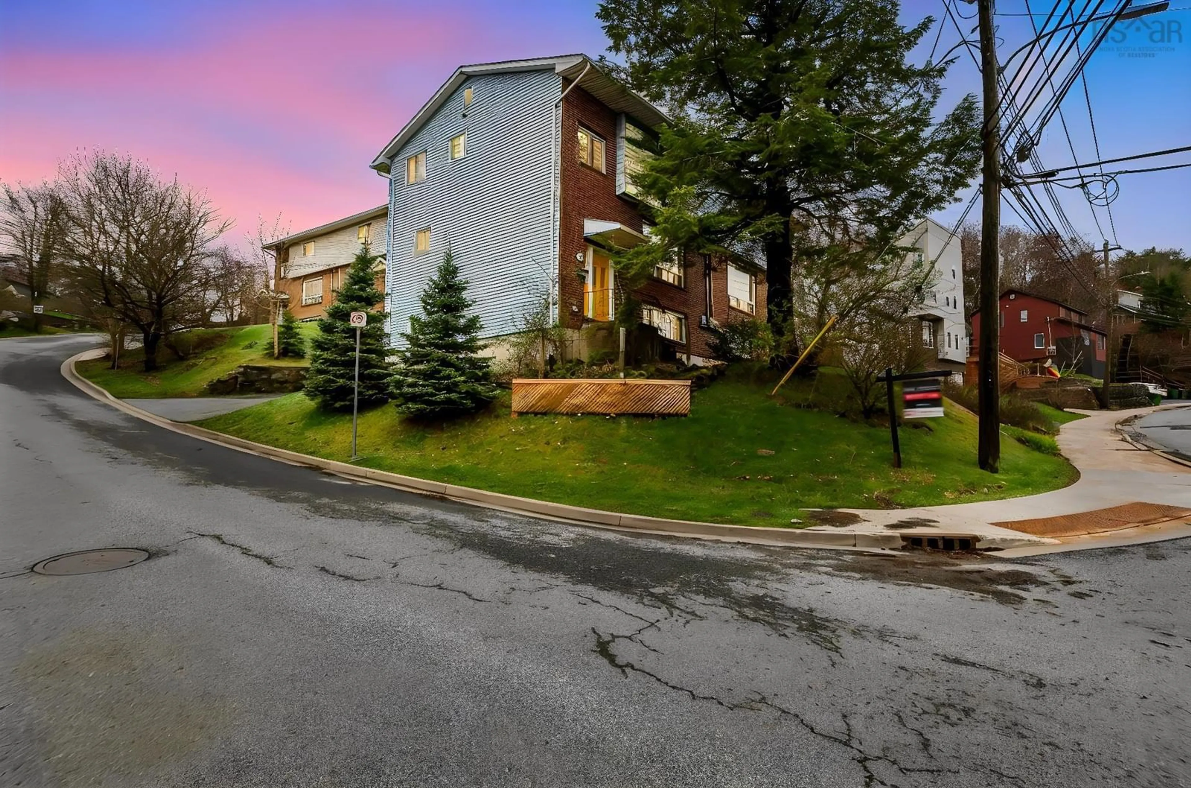 A pic from outside/outdoor area/front of a property/back of a property/a pic from drone, street for 562 St. Margarets Bay Rd, Halifax Nova Scotia B3N 1K7
