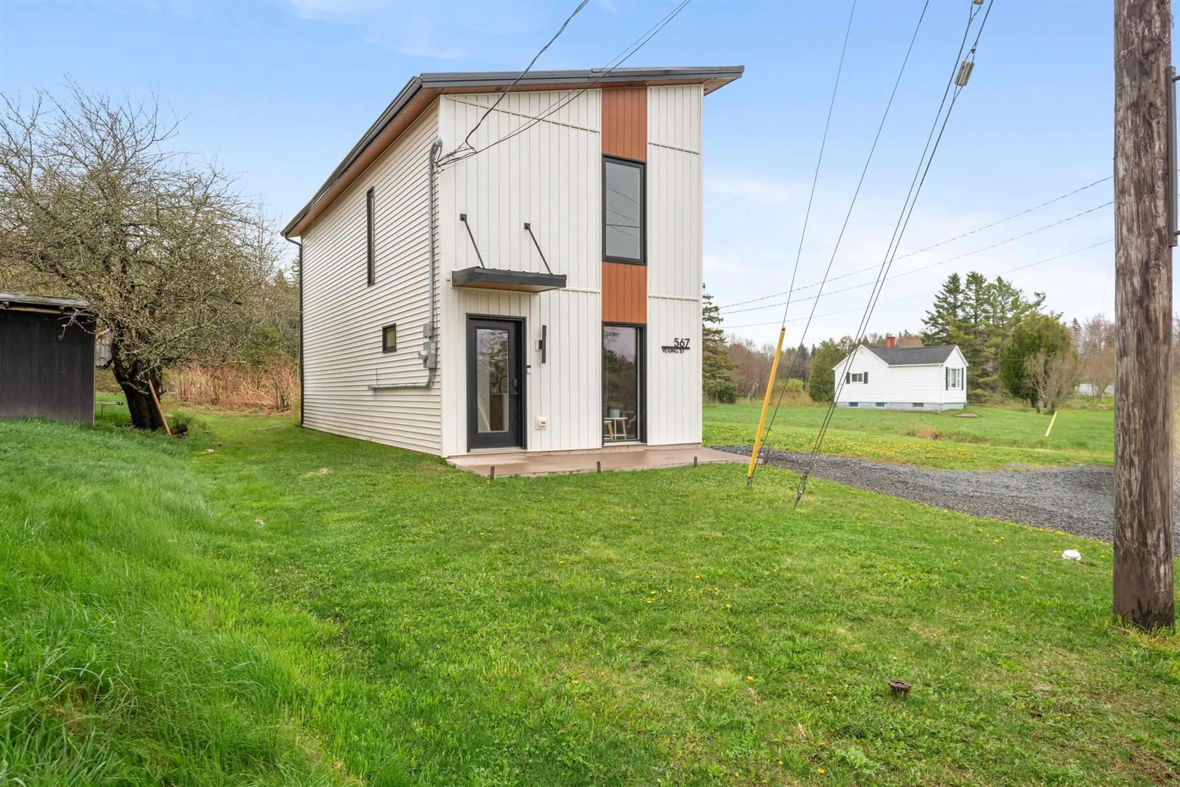 A pic from outside/outdoor area/front of a property/back of a property/a pic from drone, building for 567 Young St, Truro Nova Scotia B2N 3Y8