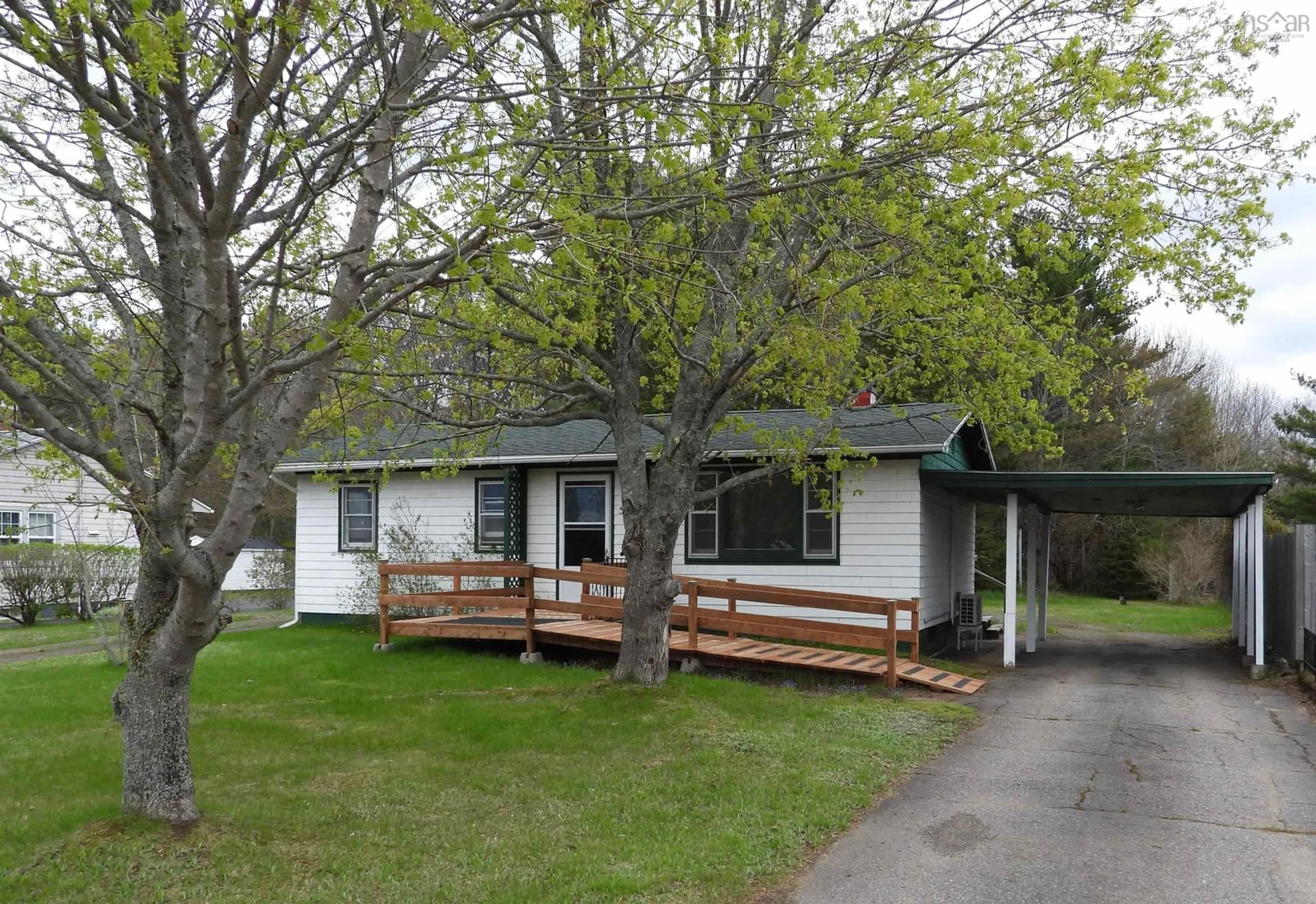 Home with vinyl exterior material, street for 526 Windsor St, Kingston Nova Scotia B0P 1R0