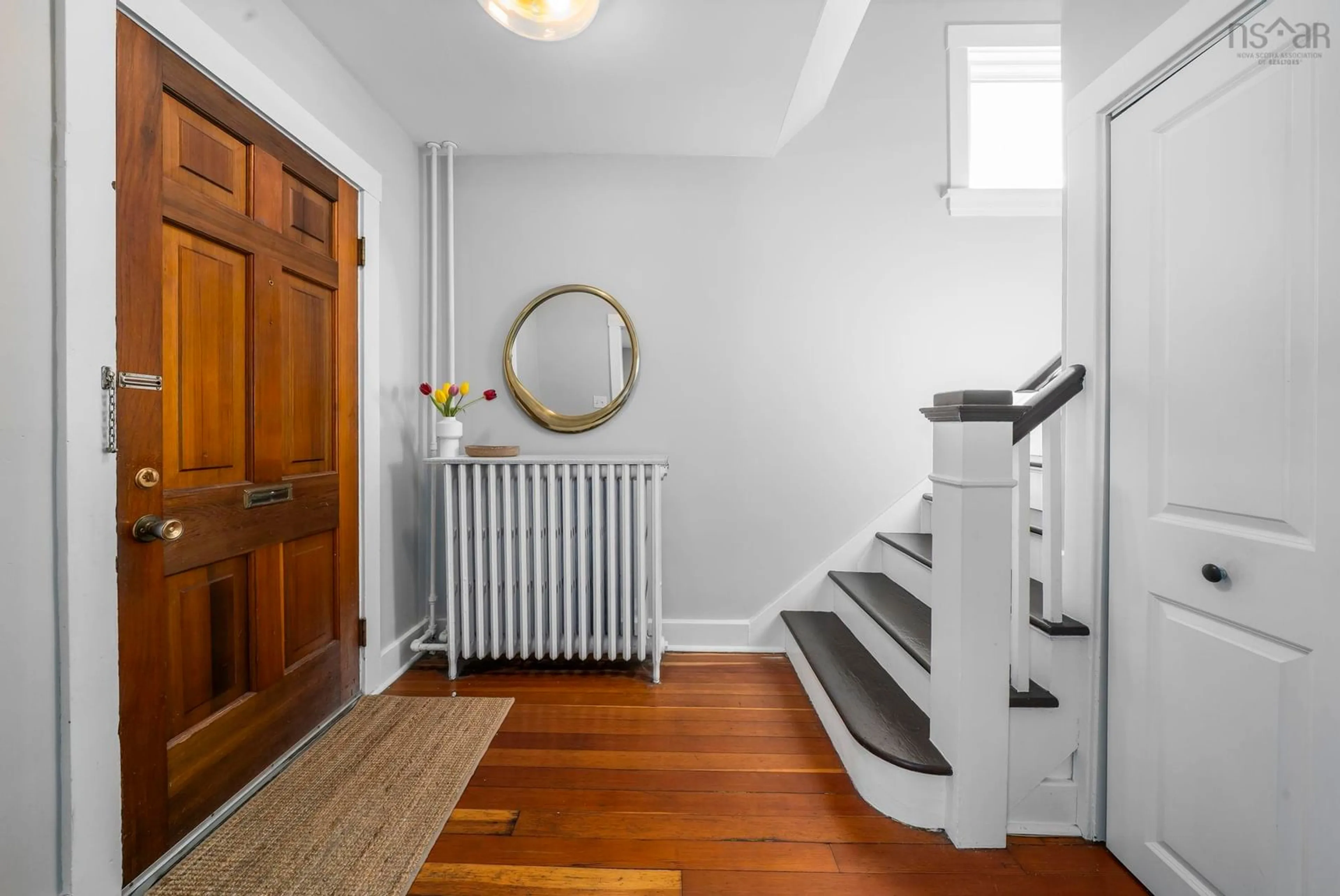 Indoor entryway for 6363 Seaforth St, Halifax Nova Scotia B3L 1R2