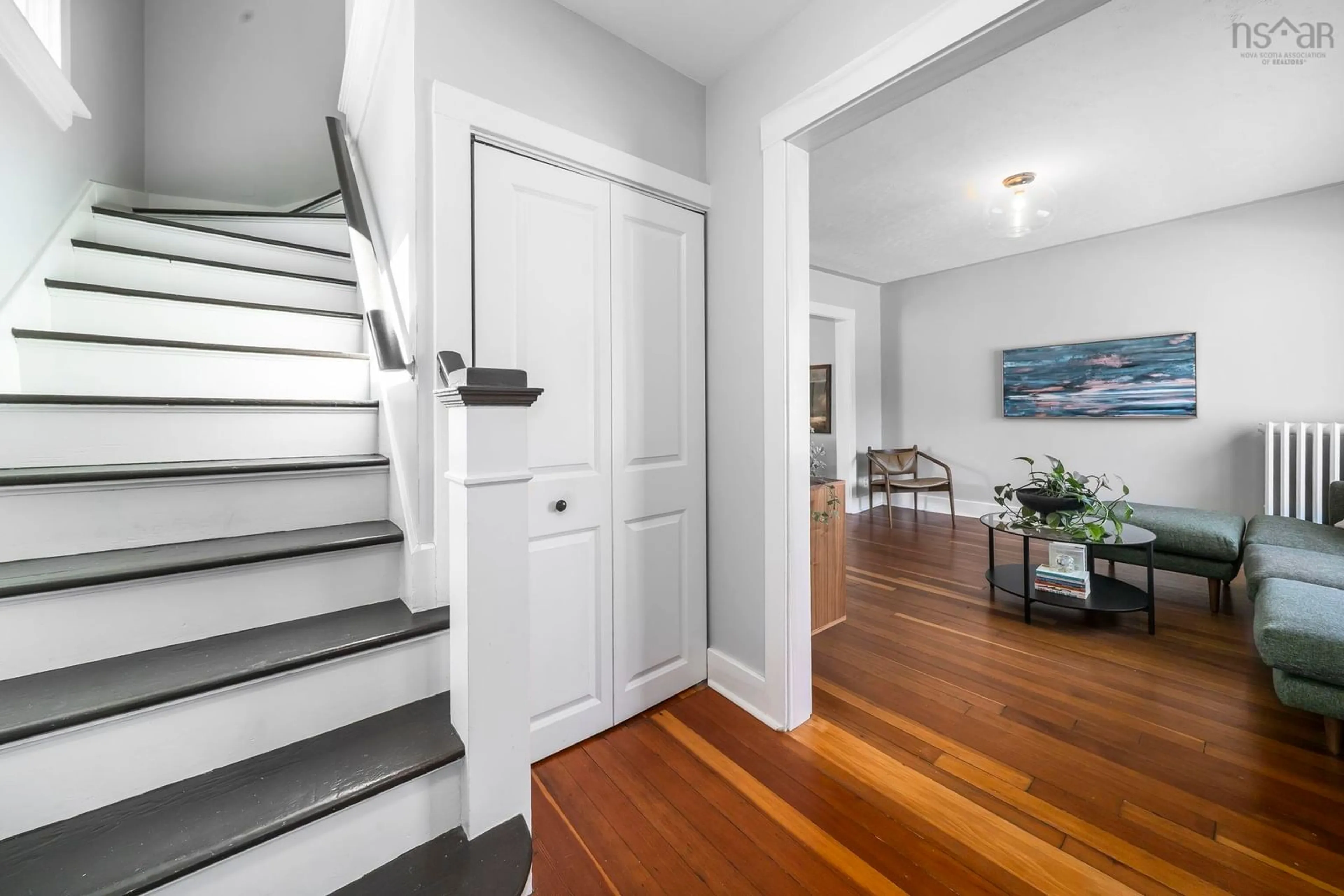 Indoor entryway for 6363 Seaforth St, Halifax Nova Scotia B3L 1R2