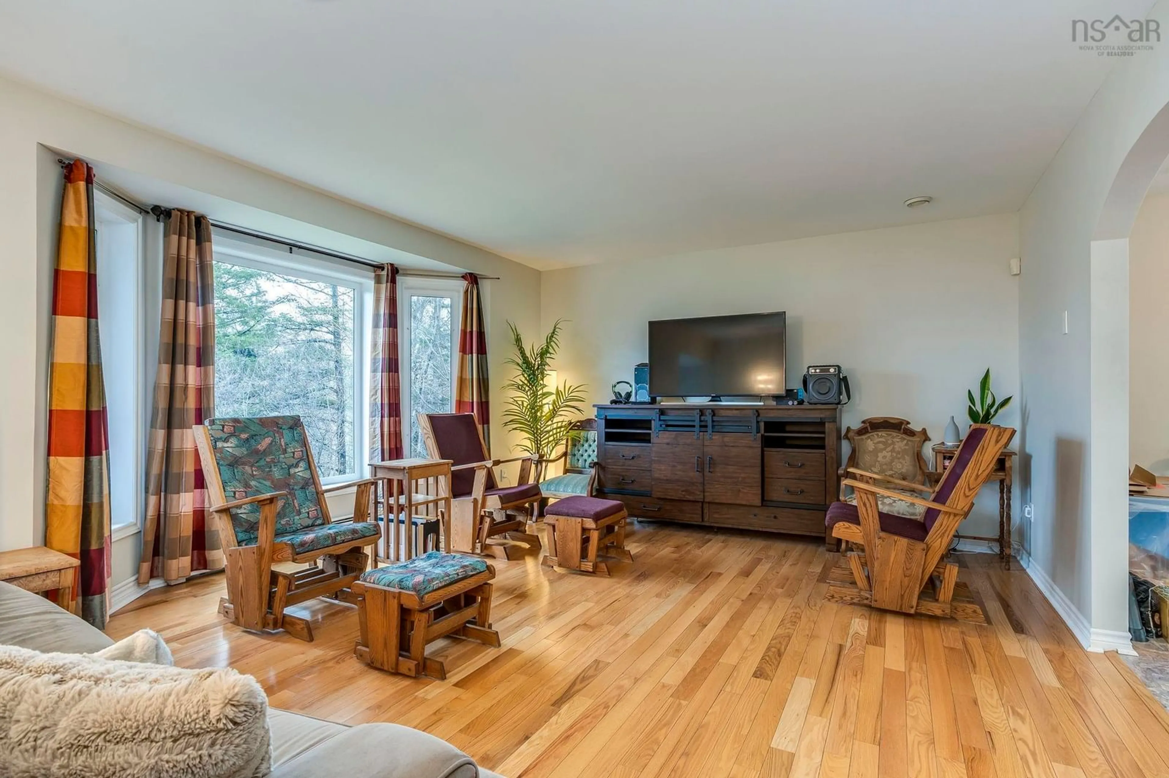 Living room with furniture, wood/laminate floor for Bainbridge Crt #15, Dartmouth Nova Scotia B2Z 1J5