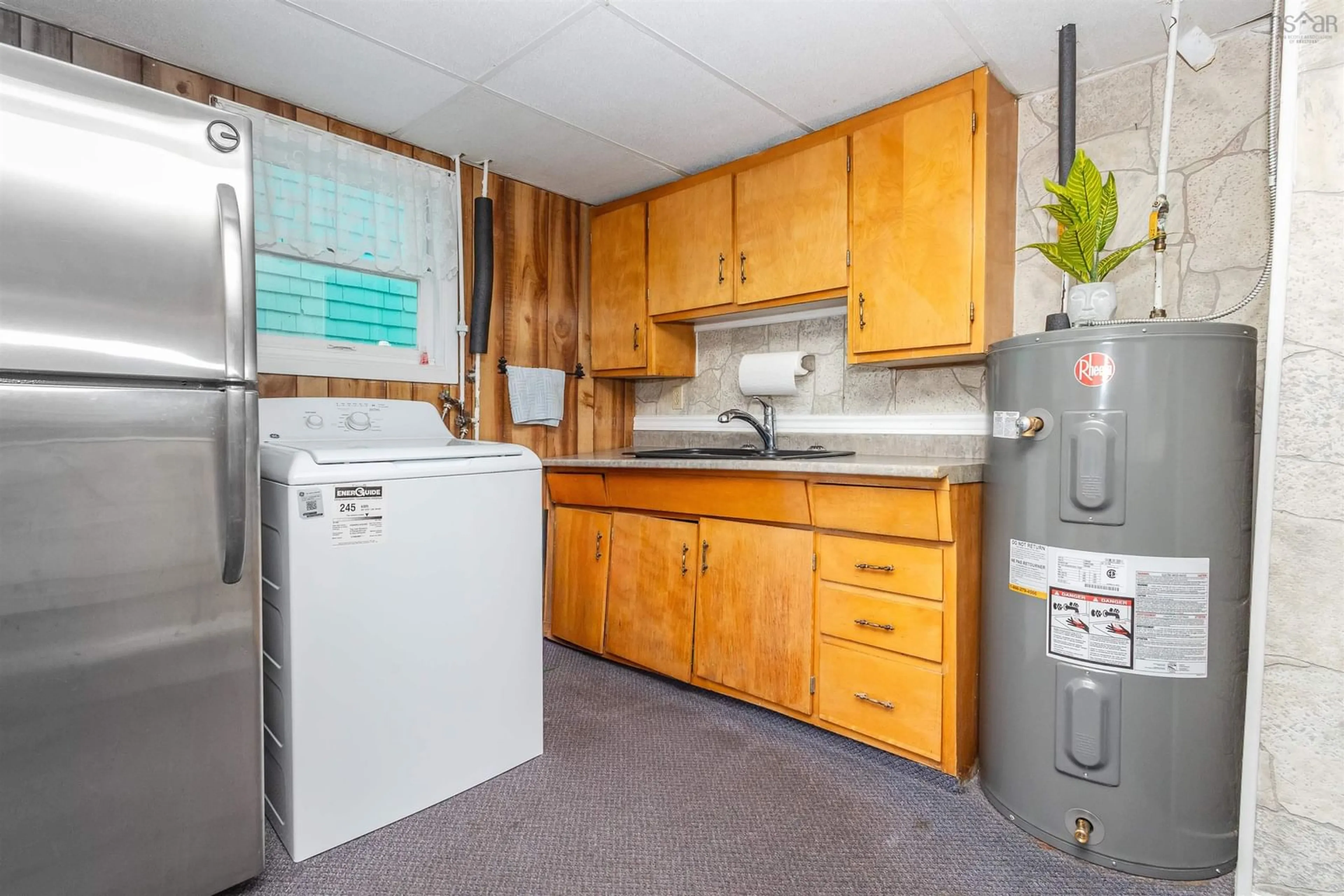 Standard kitchen, unknown for 18 Lorway St, Louisbourg Nova Scotia B1C 2K1