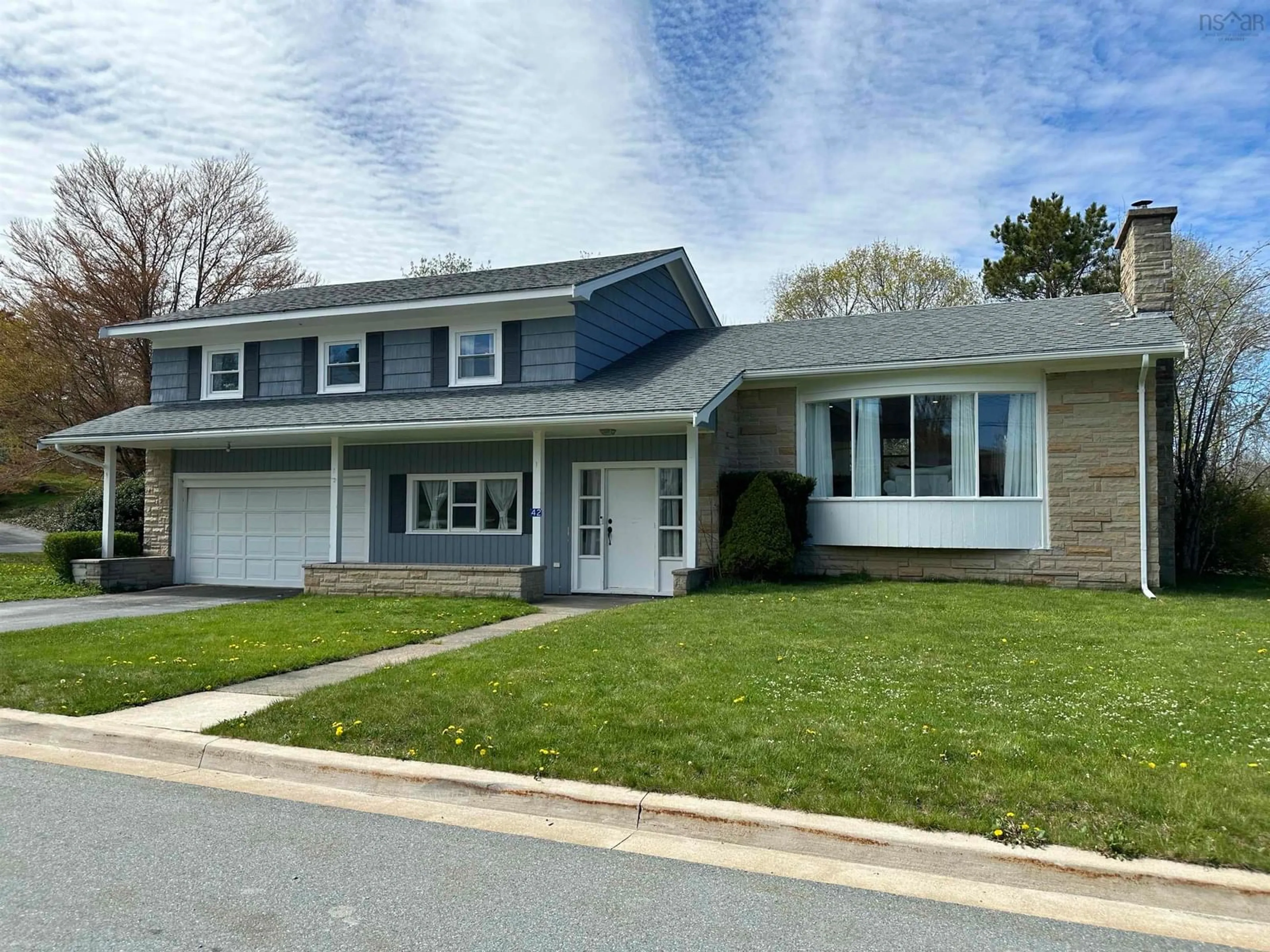Home with vinyl exterior material, street for 42 William St, Liverpool Nova Scotia B0T 1K0
