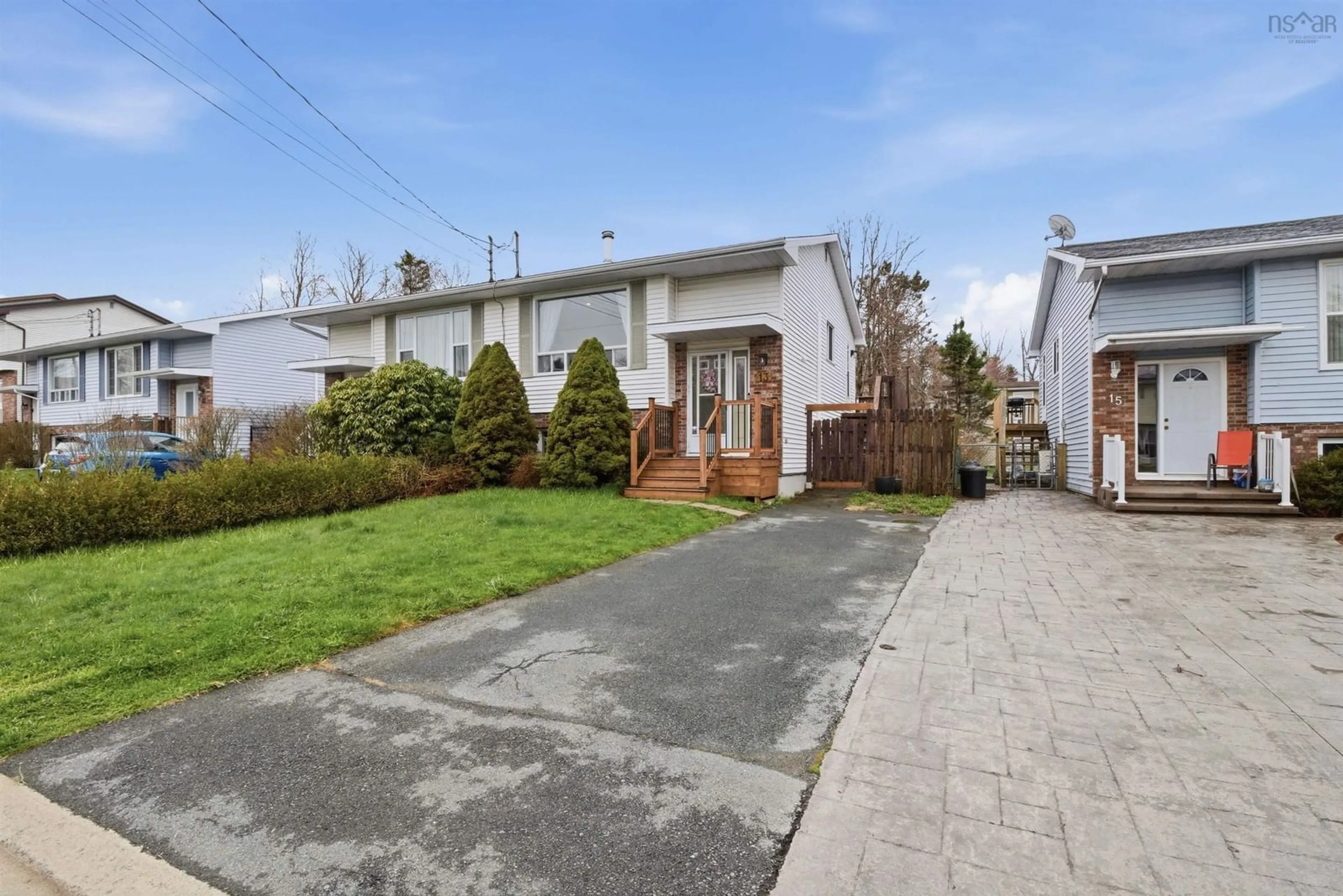 A pic from outside/outdoor area/front of a property/back of a property/a pic from drone, street for 13 Londra Crt, Dartmouth Nova Scotia B2W 5A5