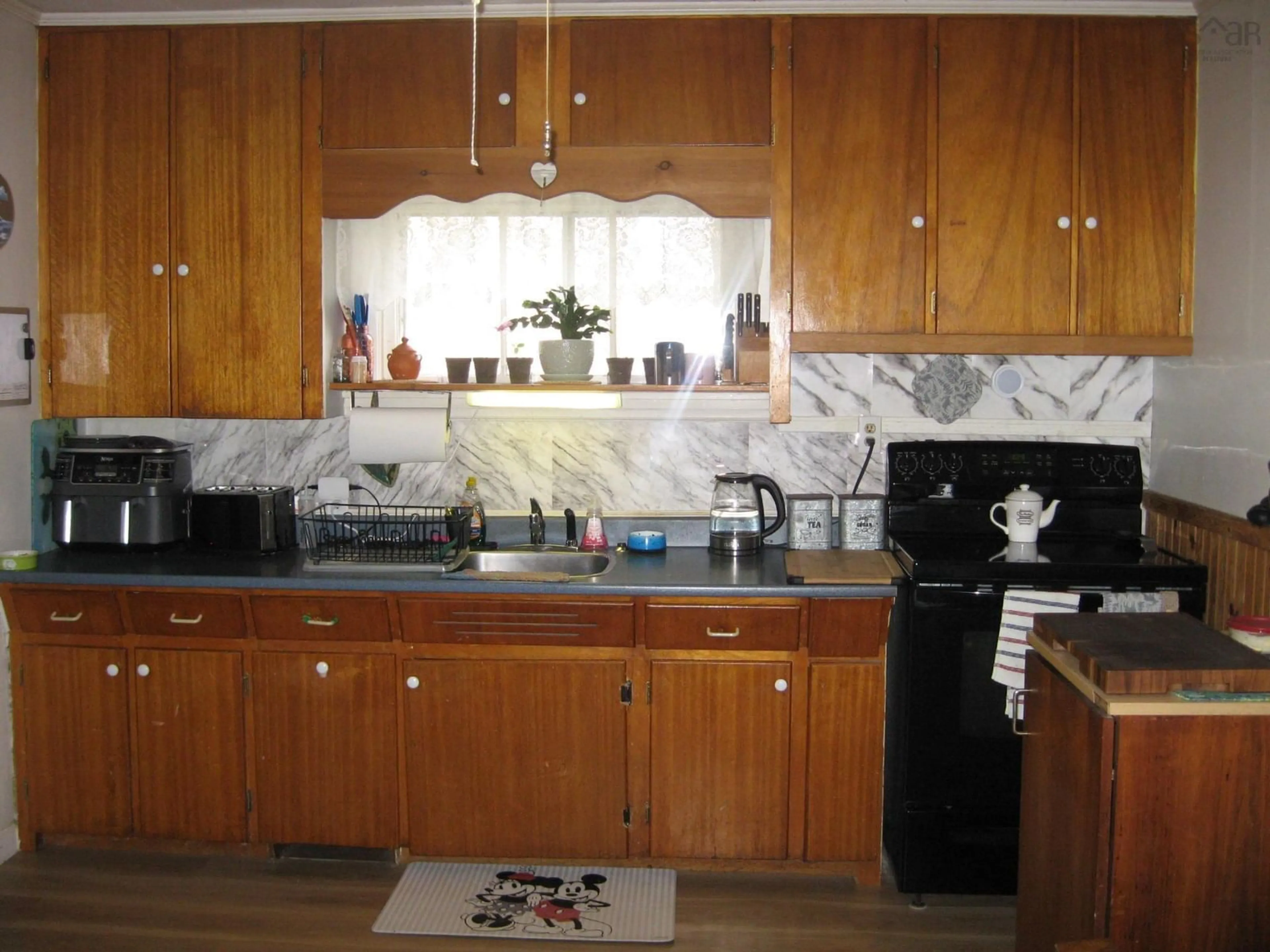 Standard kitchen, ceramic/tile floor for 166 West St, Milton Nova Scotia B0T 1P0