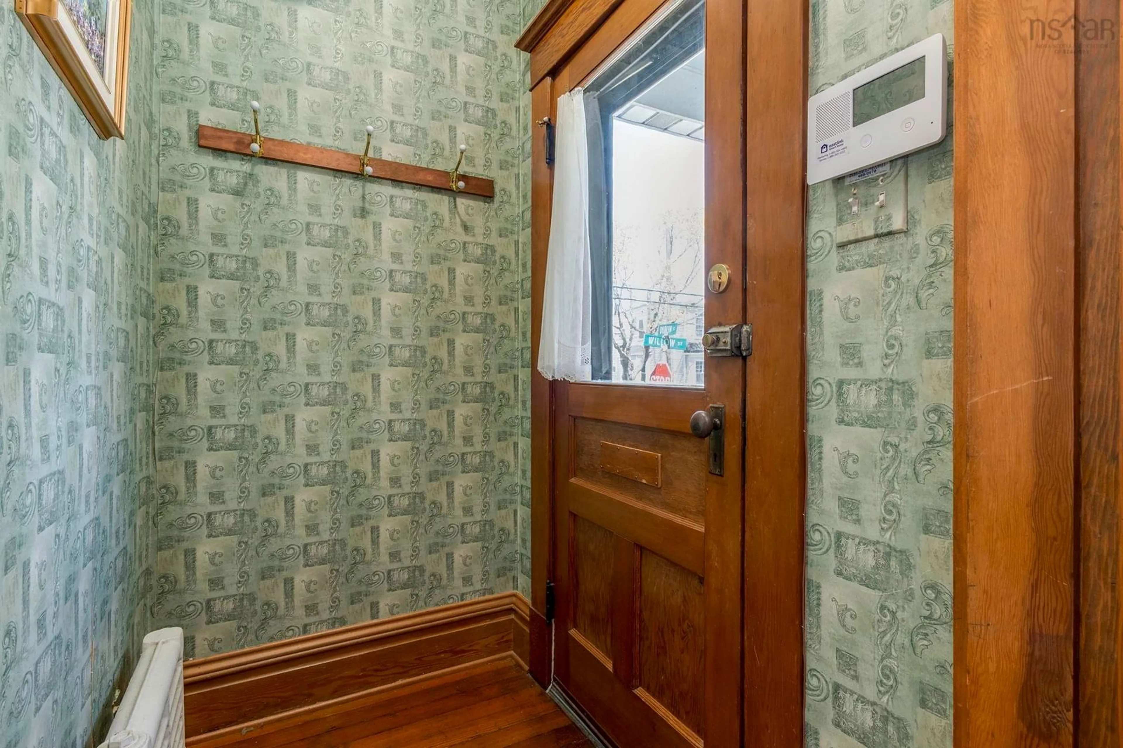 Indoor entryway for 2550 Dublin St, Halifax Peninsula Nova Scotia B3L 3J5