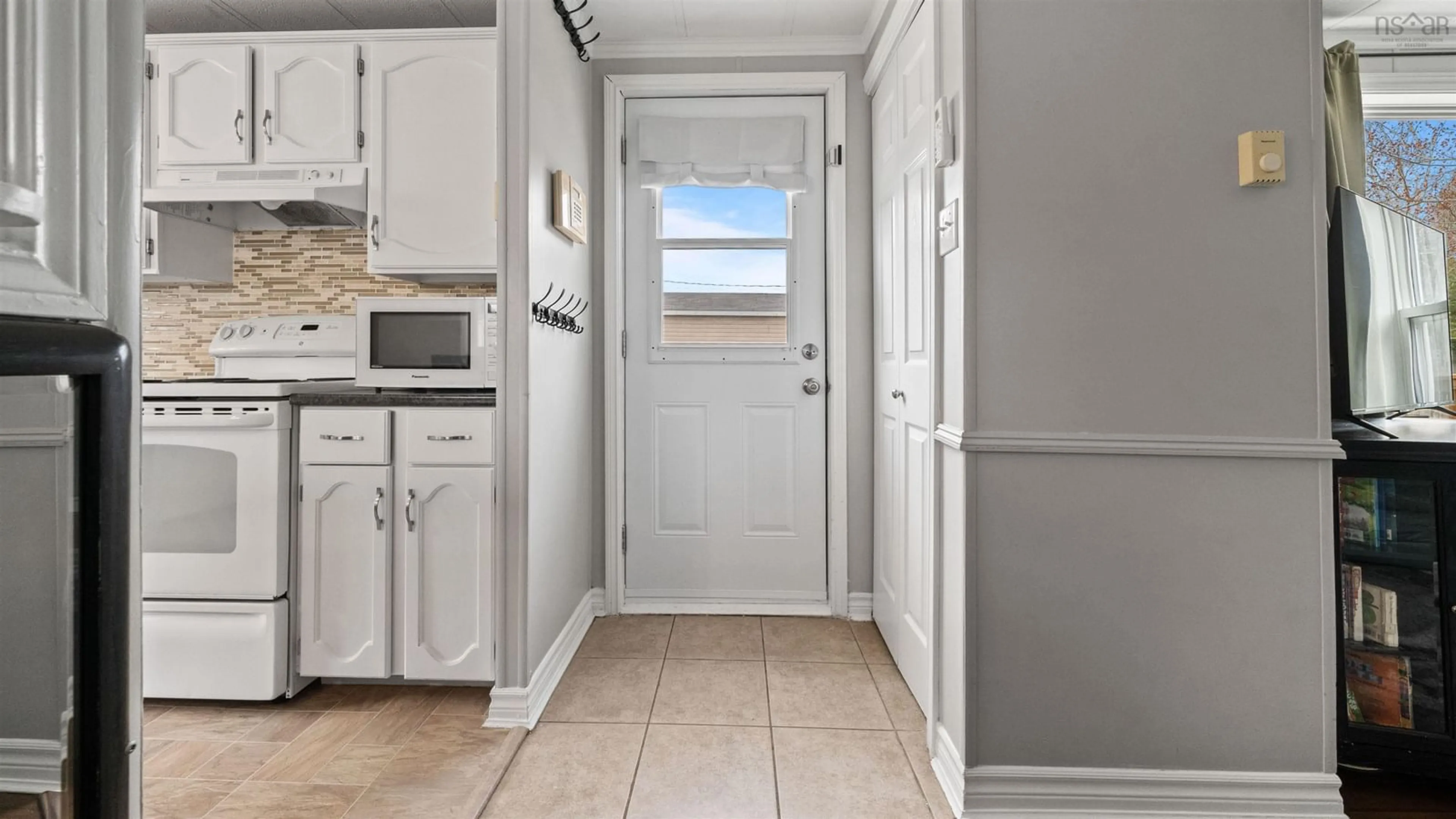 Indoor entryway for 46 Mountain View Dr, Lake Echo Nova Scotia B3E 1B6