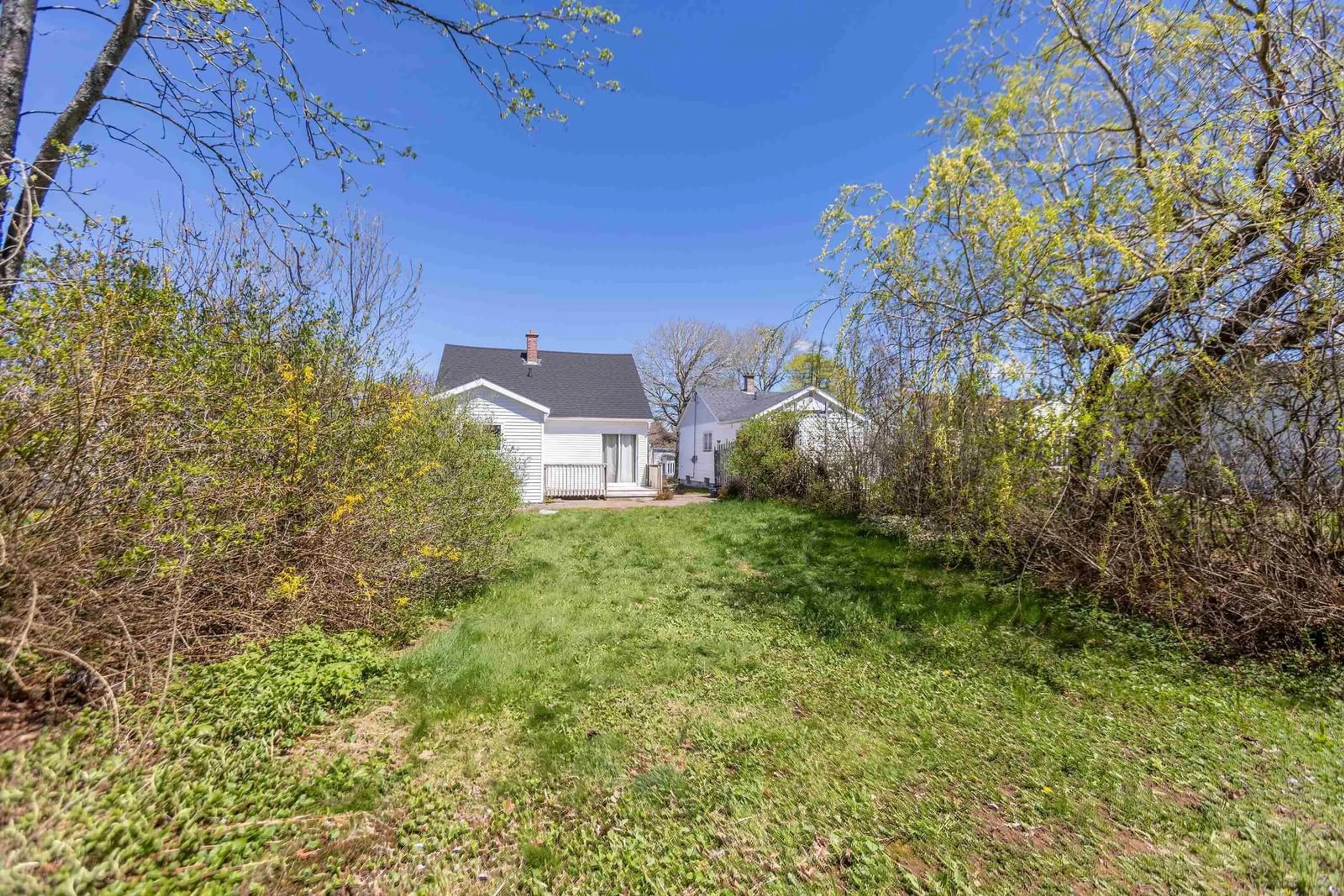 A pic from outside/outdoor area/front of a property/back of a property/a pic from drone, unknown for 35 East Pleasant St, Amherst Nova Scotia B4H 1M6
